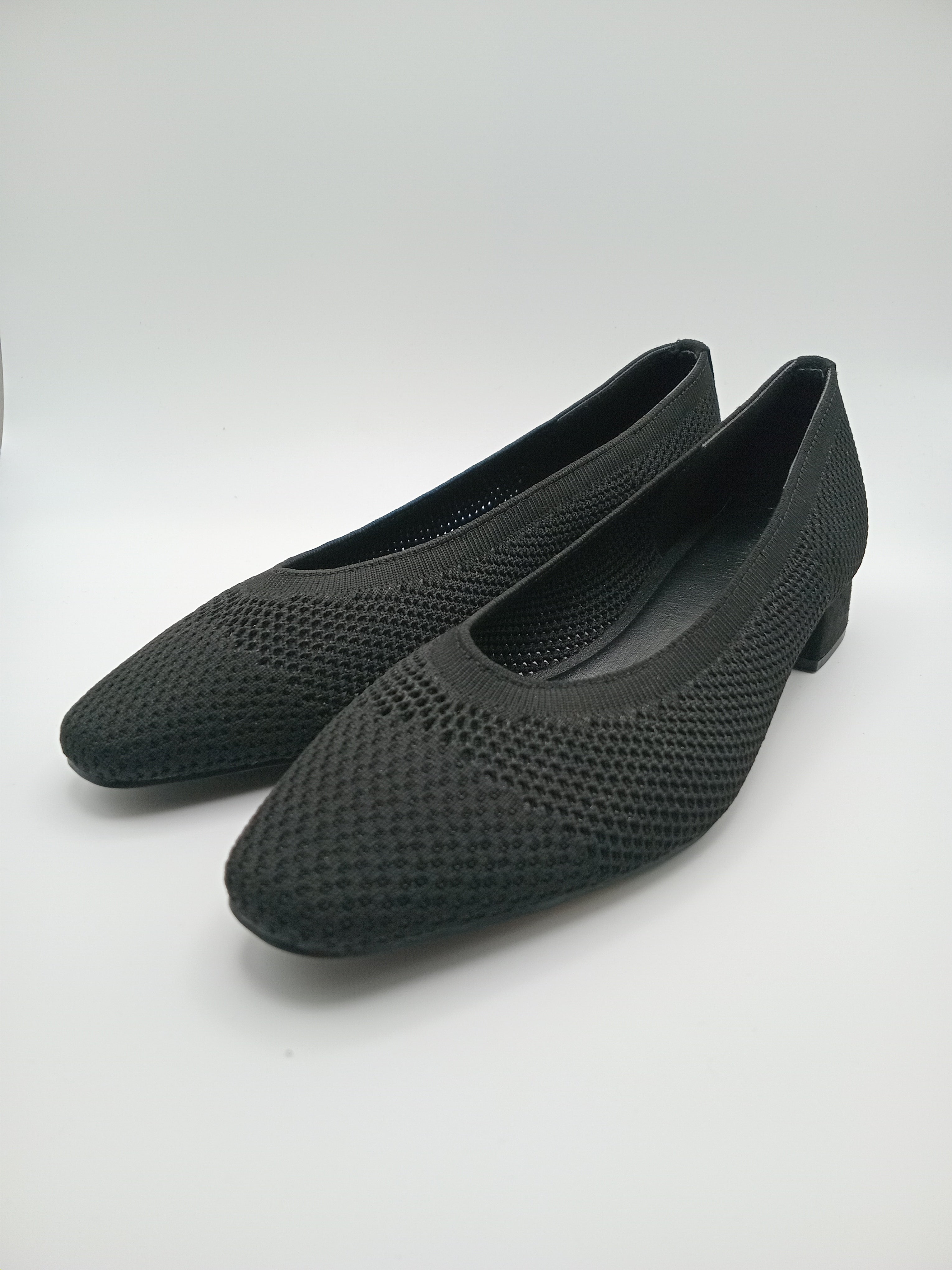 SABRINA SALTO BUONAROTTI PRETO TECIDO LISO BICO QUADRADO