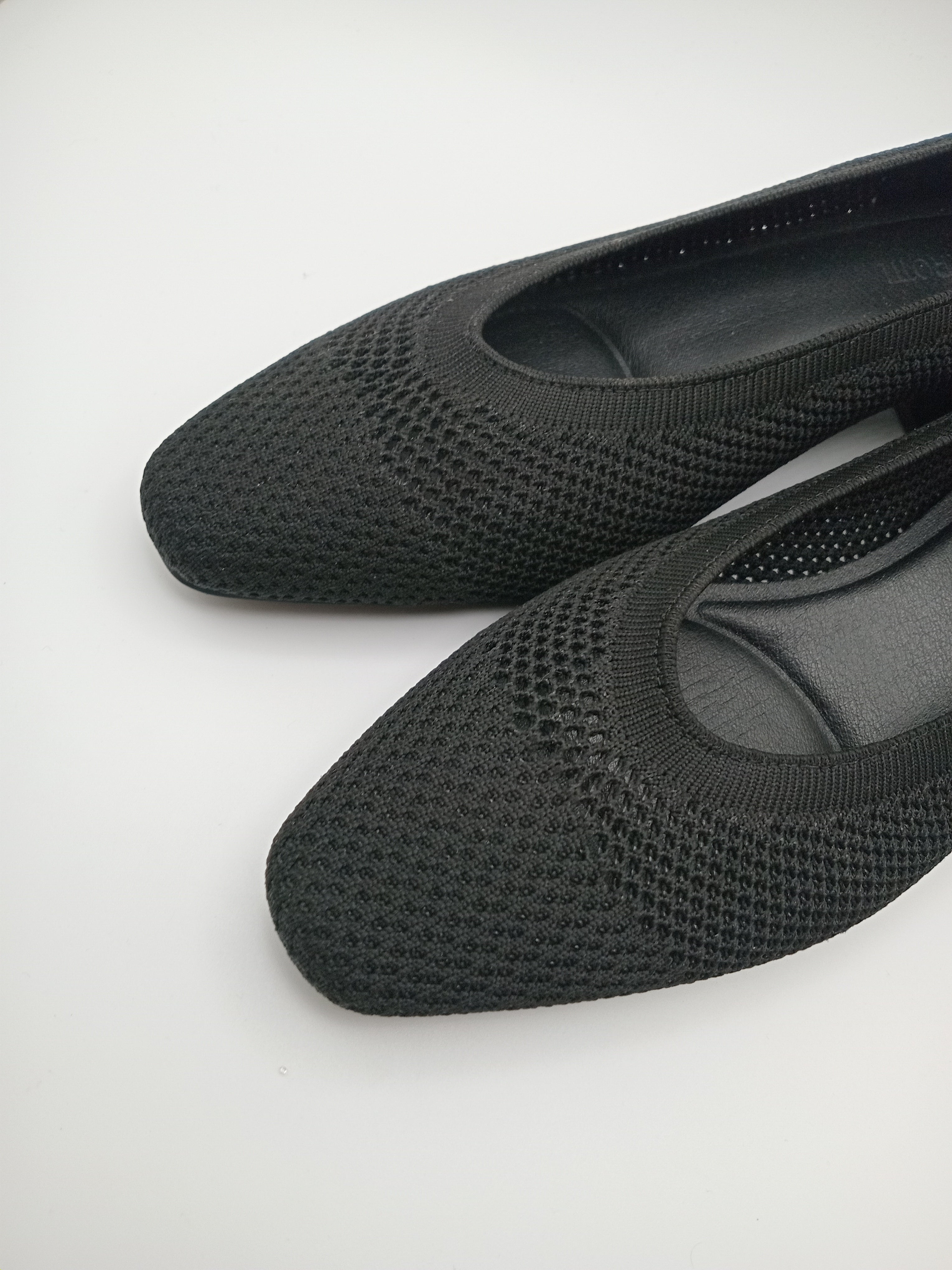 SABRINA SALTO BUONAROTTI PRETO TECIDO LISO BICO QUADRADO