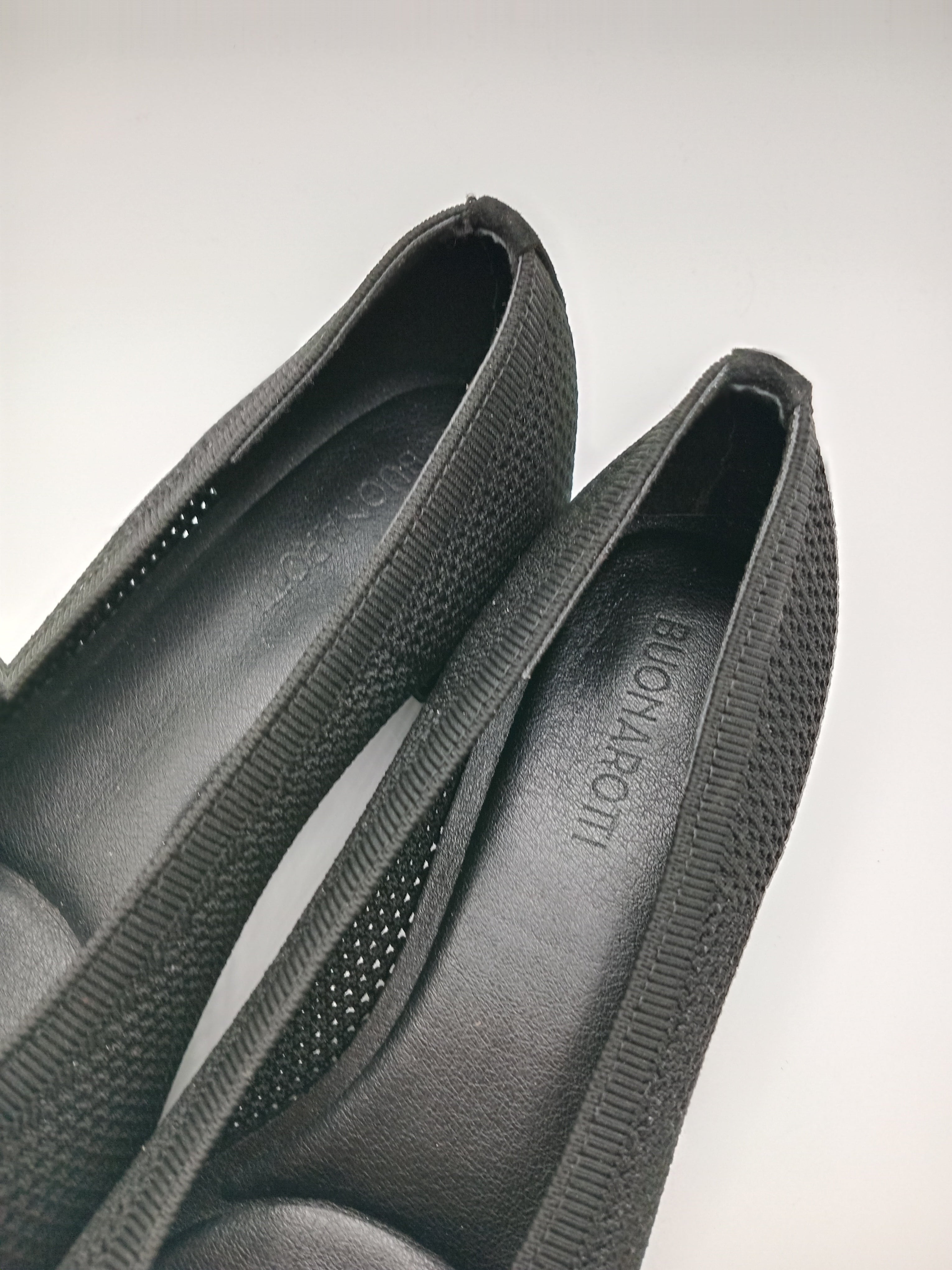 SABRINA SALTO BUONAROTTI PRETO TECIDO LISO BICO QUADRADO