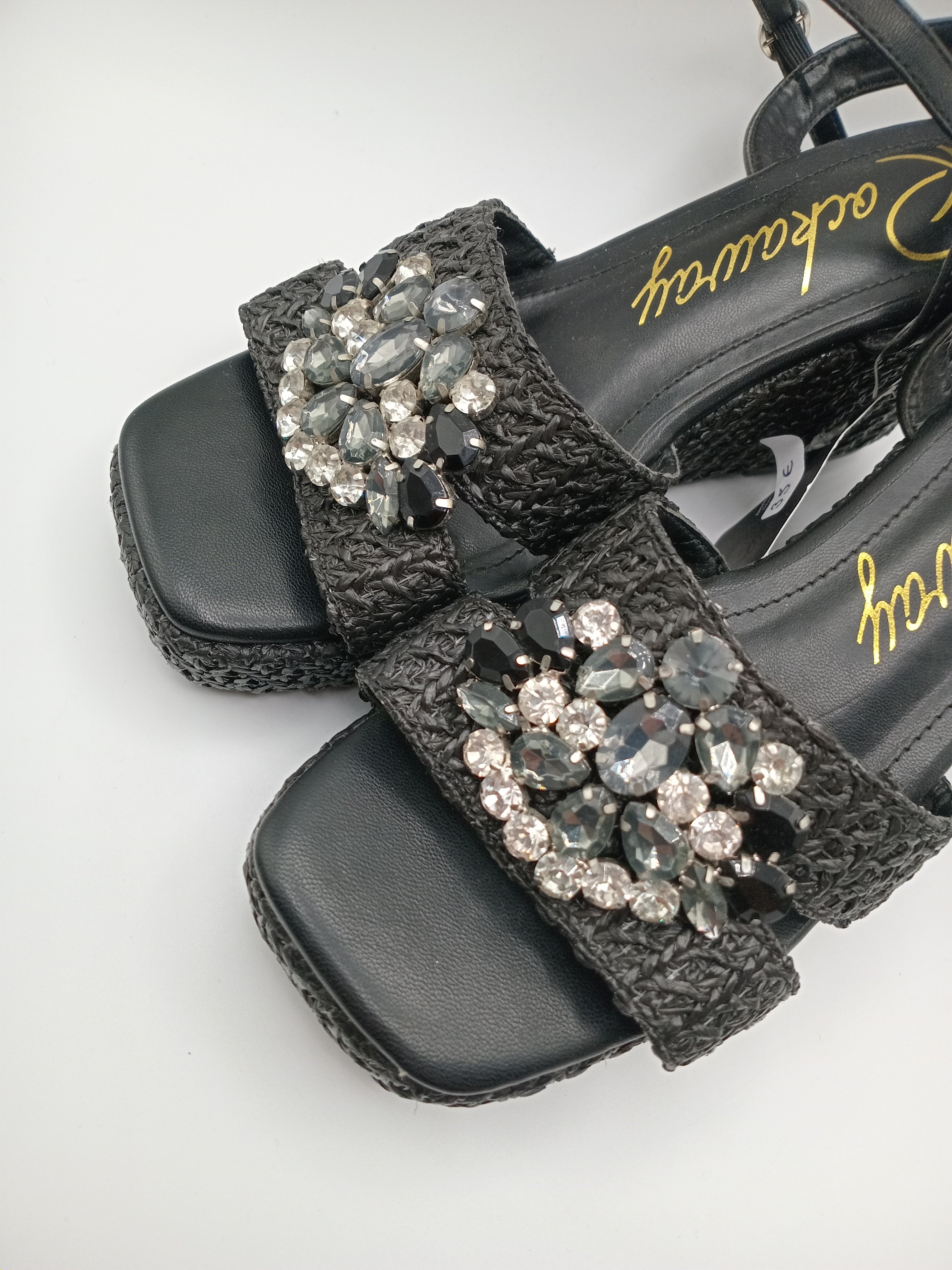 SALTO CUNHA ROCKAWAY PRETA ENTRELACE MACRAME APLICAÇÃO PEDRAS BRILHO BICO QUADRADO