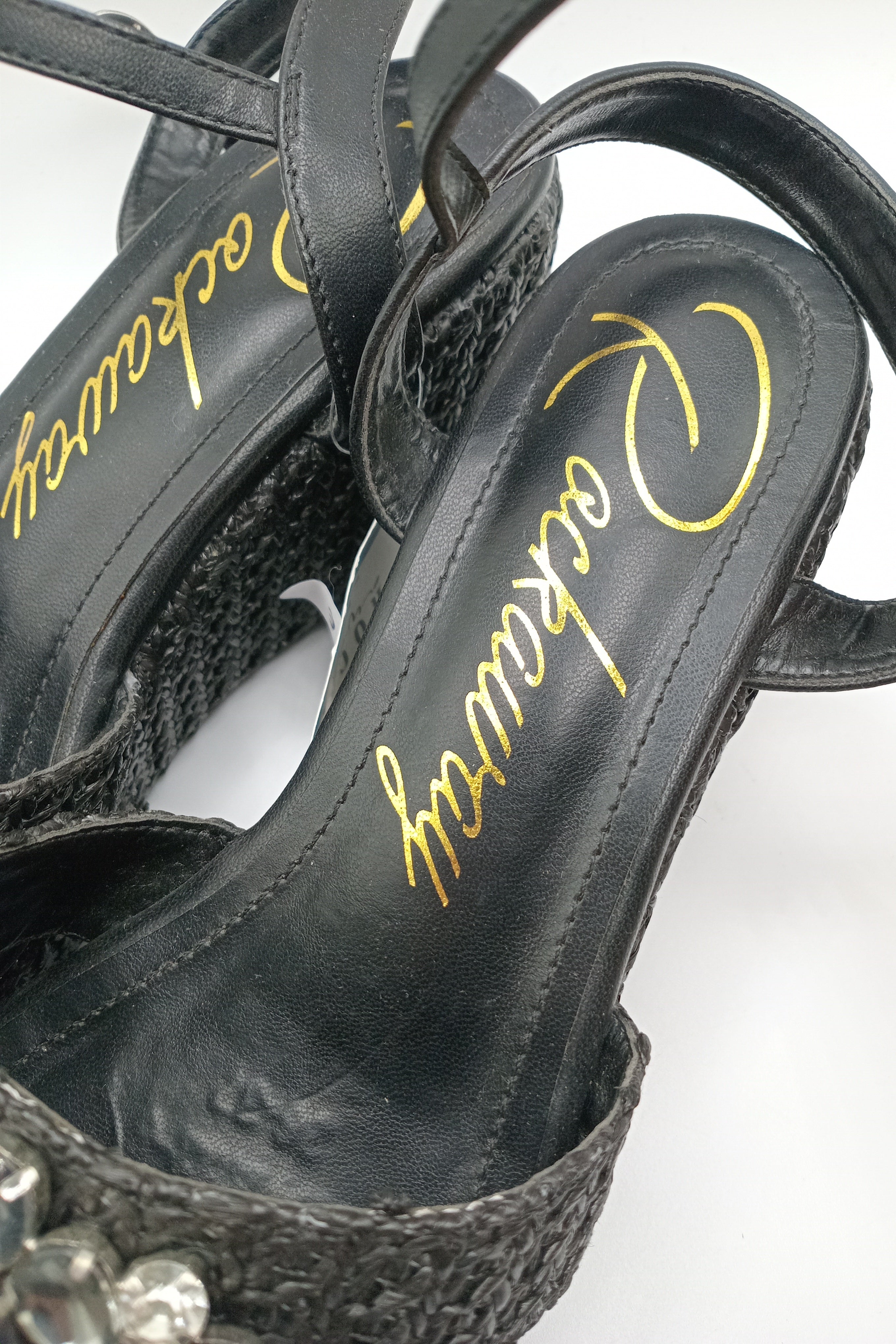 SALTO CUNHA ROCKAWAY PRETA ENTRELACE MACRAME APLICAÇÃO PEDRAS BRILHO BICO QUADRADO