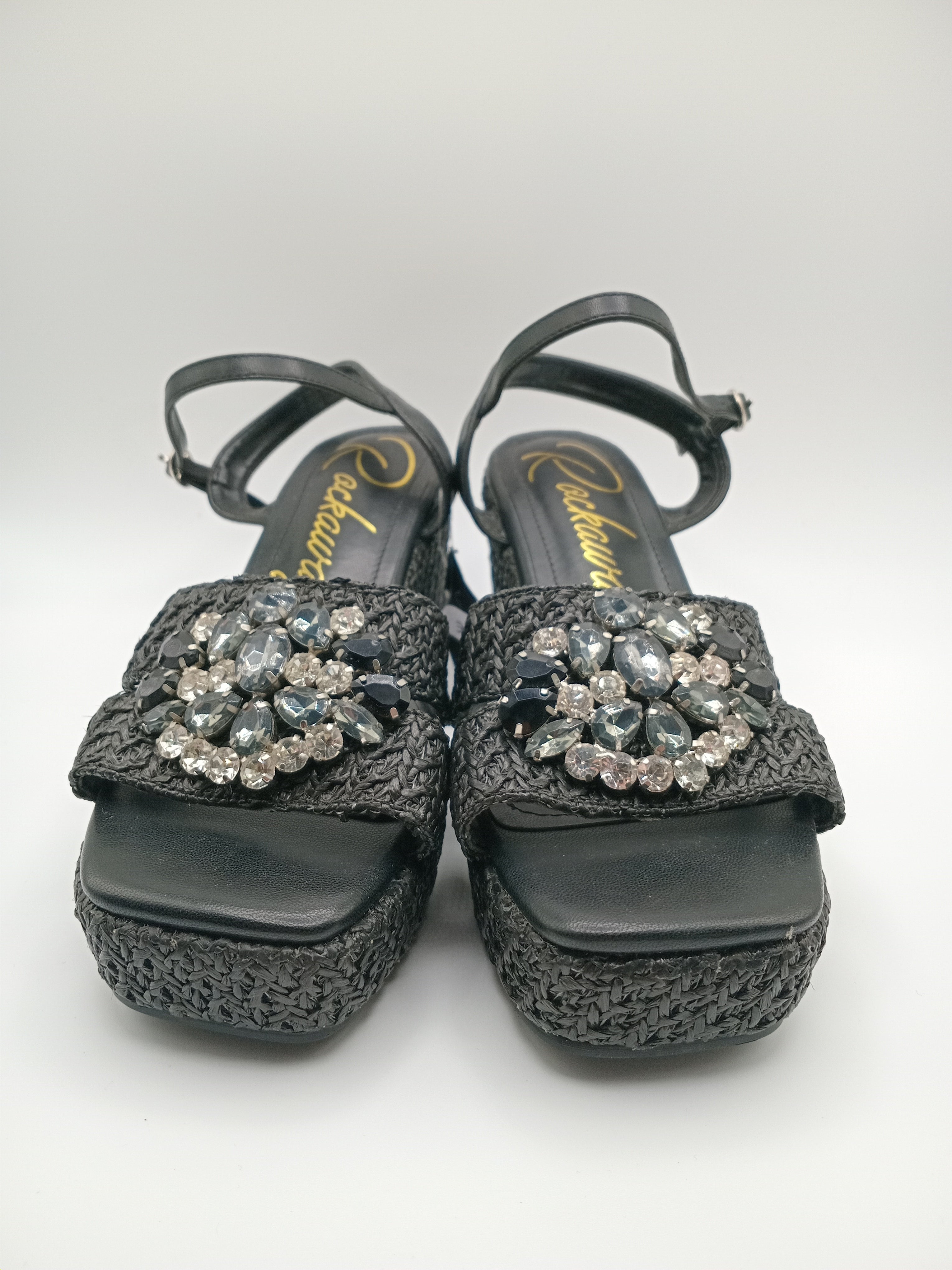 SALTO CUNHA ROCKAWAY PRETA ENTRELACE MACRAME APLICAÇÃO PEDRAS BRILHO BICO QUADRADO