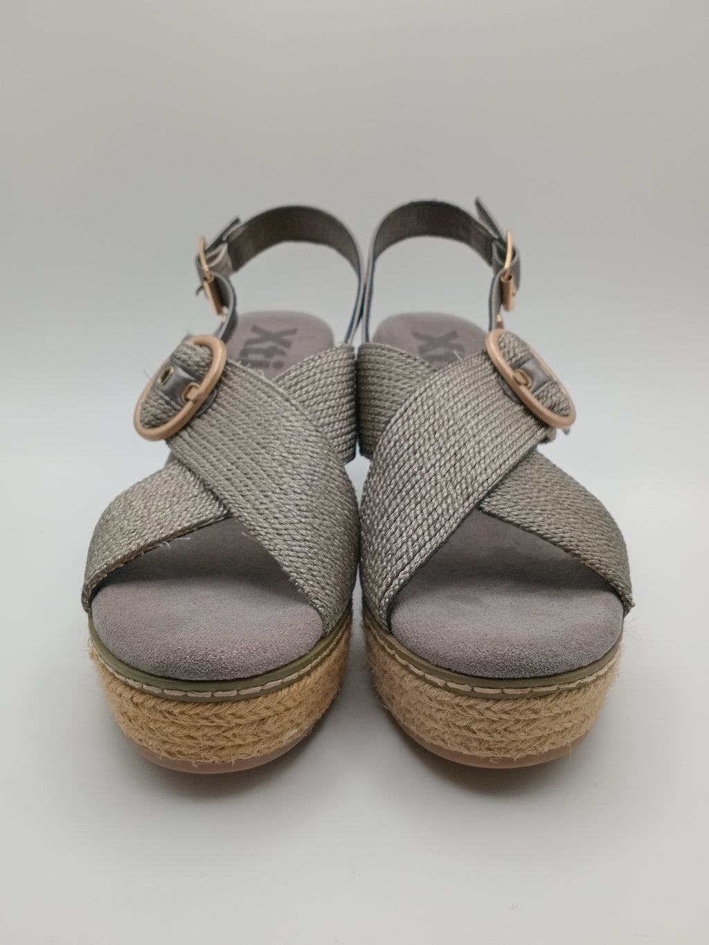 Sandália de Cunha Xti Alta e Plataforma em Juta para Mulher; Calçado de Verão Confortável com Salto e Fivela Redonda Dourada; Sapatos Casuais Elegantes com Tiras Entrelaçadas e Ajuste no Tornozelo