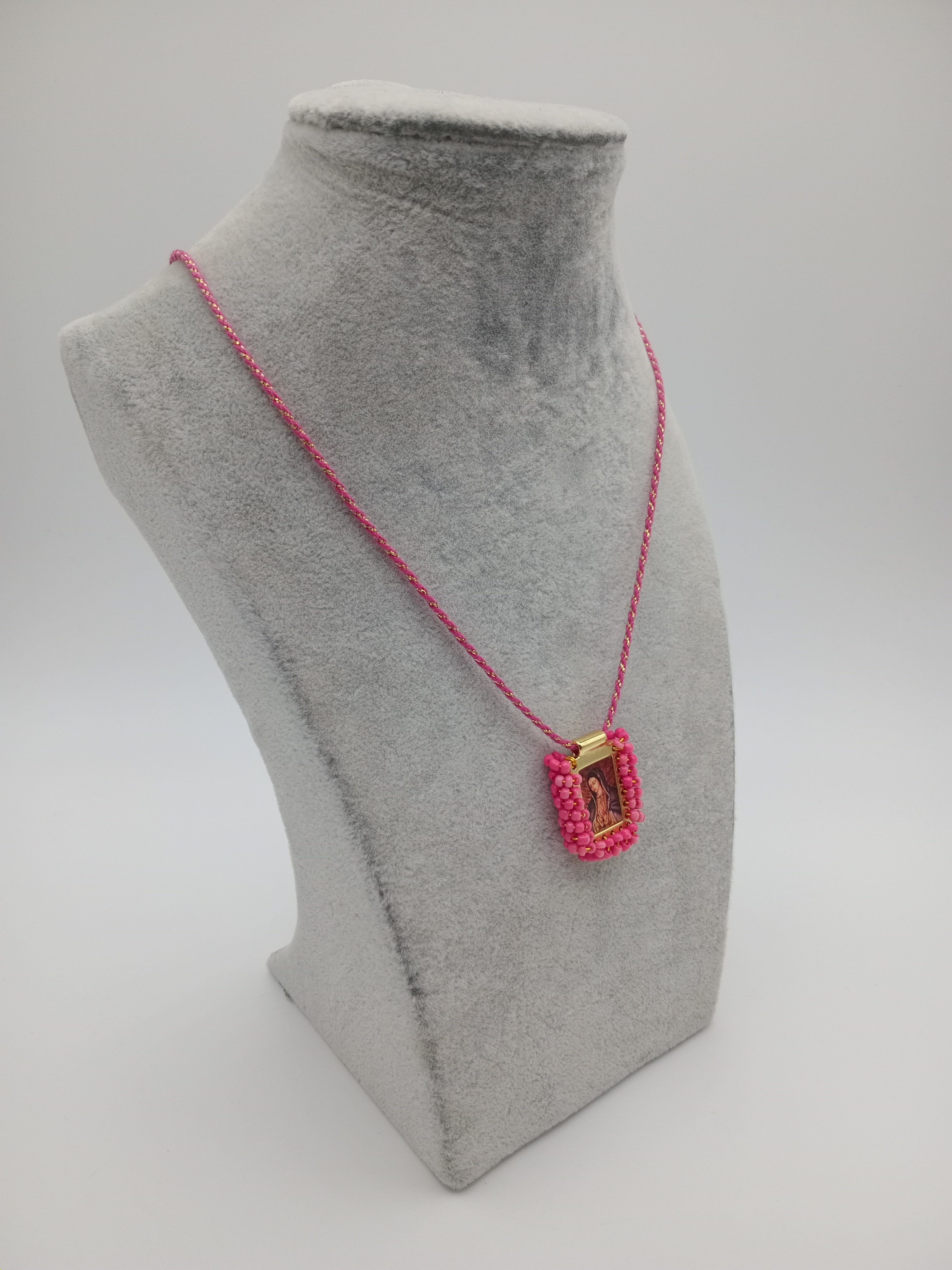 COLAR MARIA MÃE DE JESUS ROSA MISSANGAS CORDÃO AJUSTÁVEL