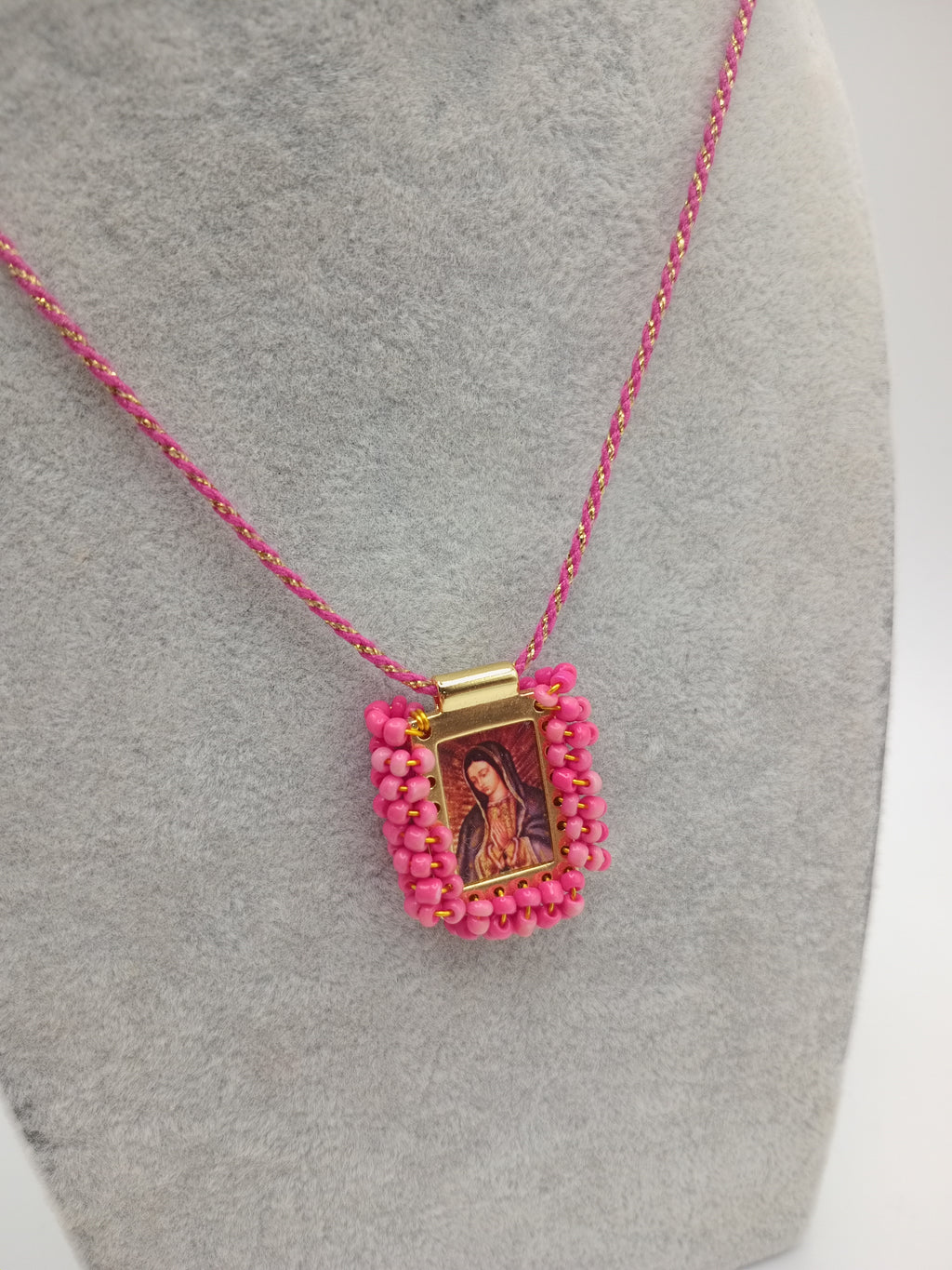 COLAR MARIA MÃE DE JESUS ROSA MISSANGAS CORDÃO AJUSTÁVEL