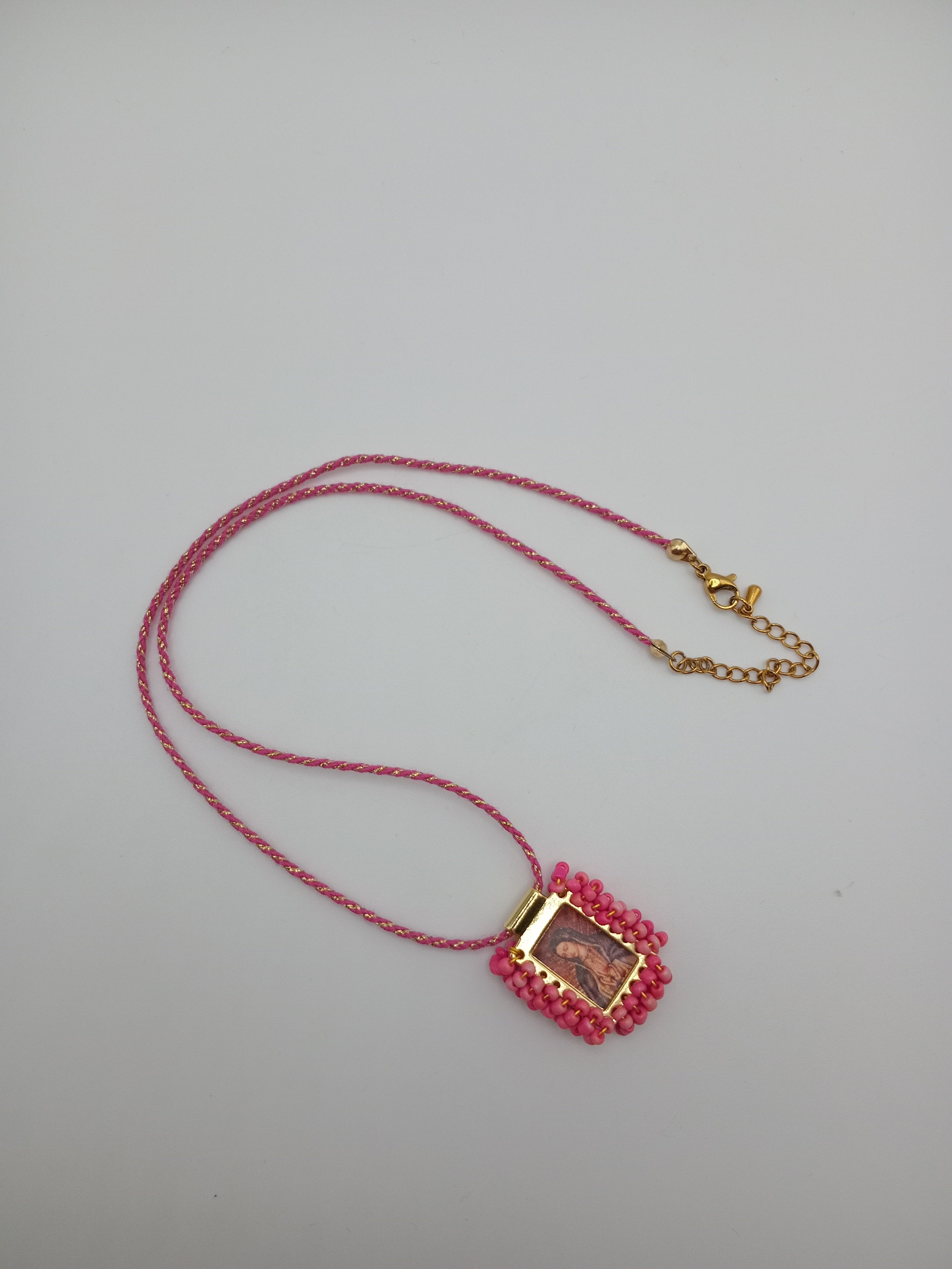 COLAR MARIA MÃE DE JESUS ROSA MISSANGAS CORDÃO AJUSTÁVEL