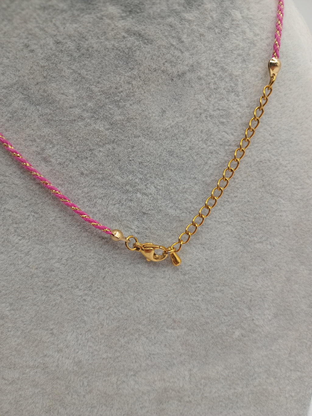 COLAR MARIA MÃE DE JESUS ROSA MISSANGAS CORDÃO AJUSTÁVEL