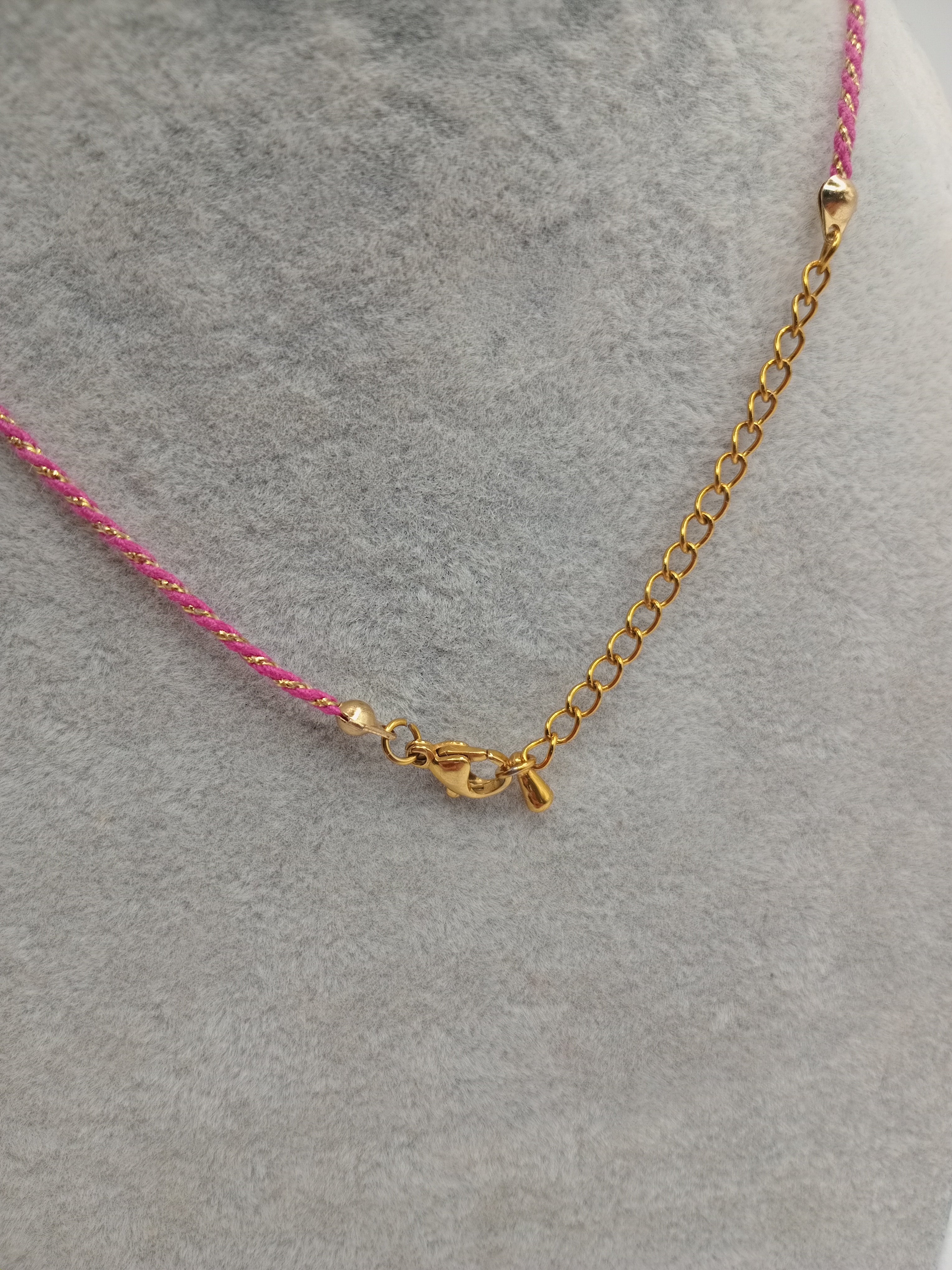 COLAR MARIA MÃE DE JESUS ROSA MISSANGAS CORDÃO AJUSTÁVEL