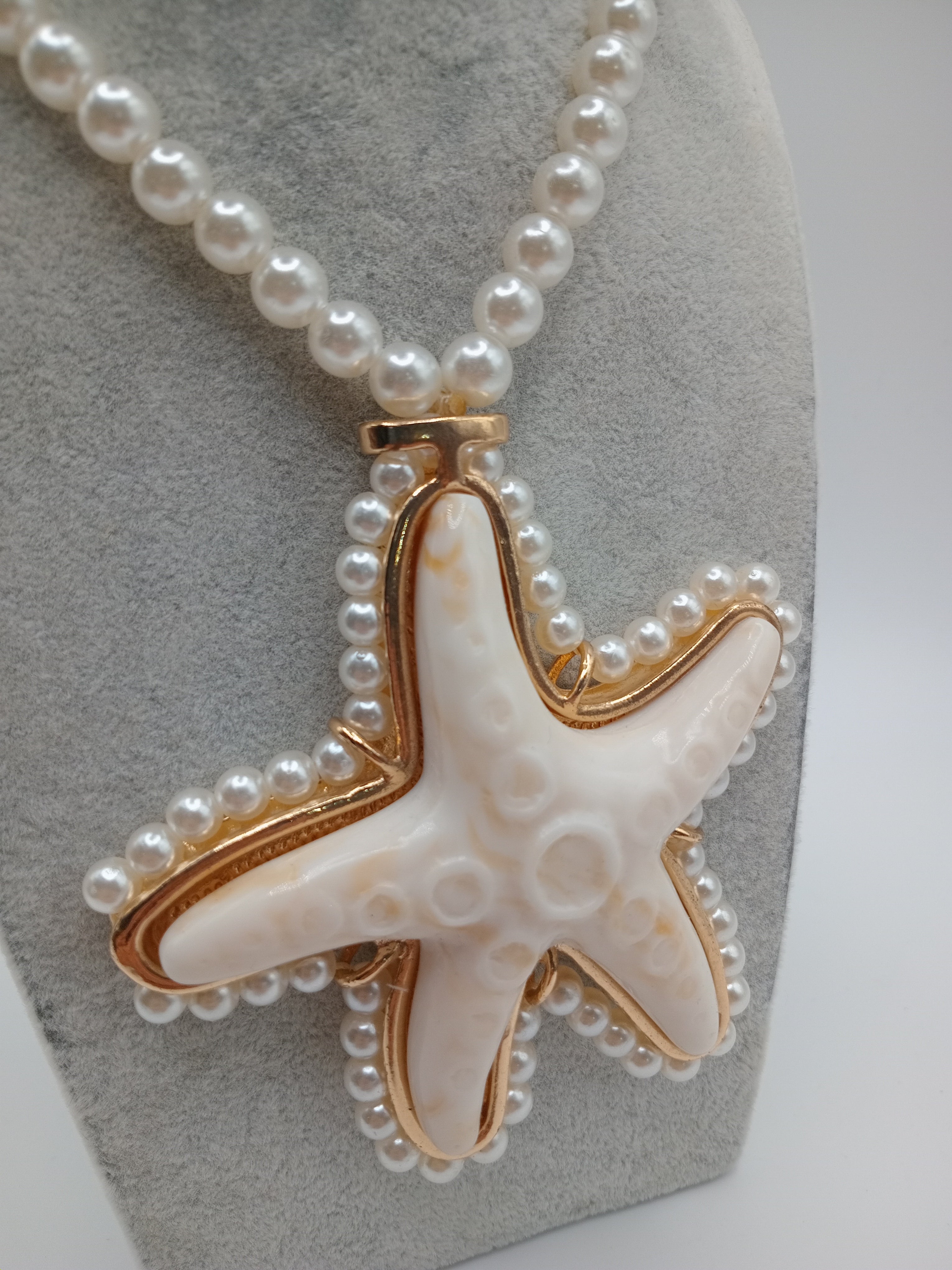 COLAR ESTRELA DO MAR PÉROLAS FAKE