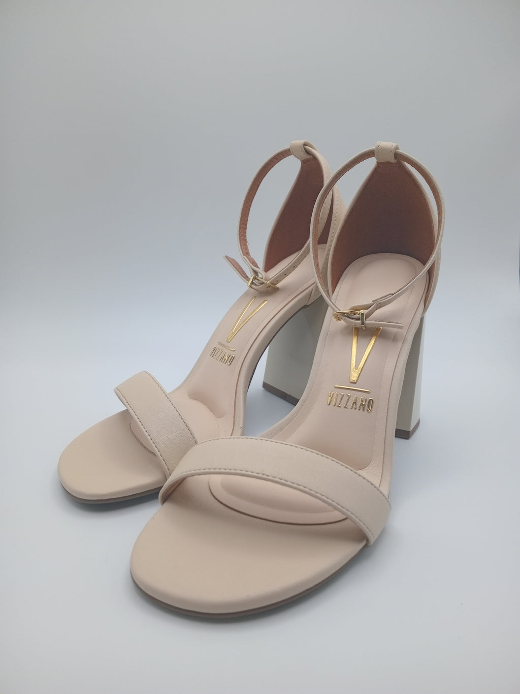 Sandália Vizzano Salto Bloco Médio; Calçado Feminino Clássico Bege Creme Nude; Sapato com Pulseira no Tornozelo para Casamentos e Festas