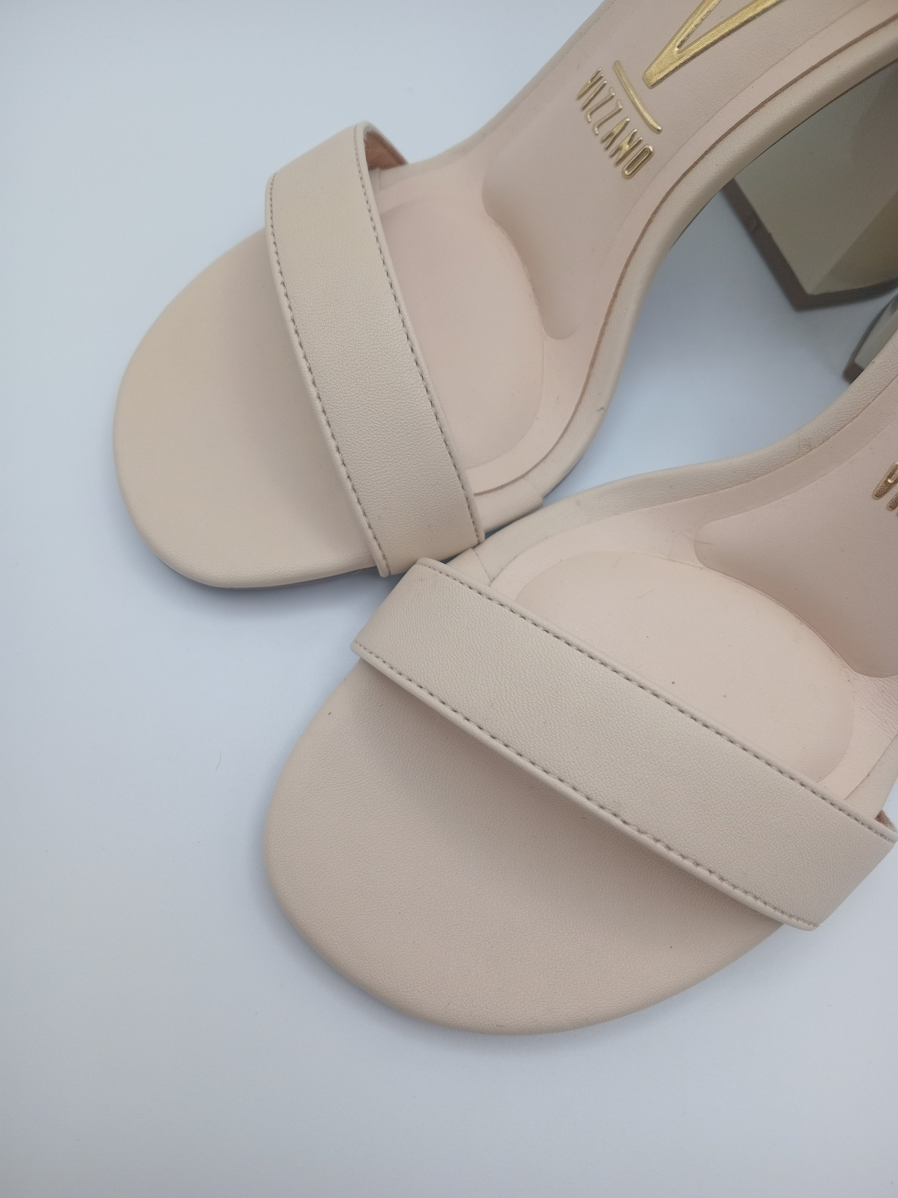 Sandália Vizzano Salto Bloco Médio; Calçado Feminino Clássico Bege Creme Nude; Sapato com Pulseira no Tornozelo para Casamentos e Festas
