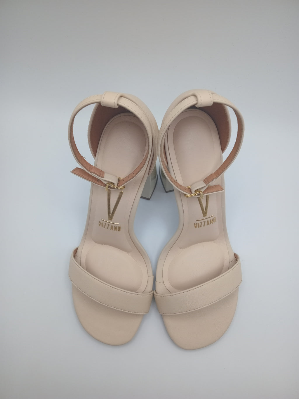 Sandália Vizzano Salto Bloco Médio; Calçado Feminino Clássico Bege Creme Nude; Sapato com Pulseira no Tornozelo para Casamentos e Festas