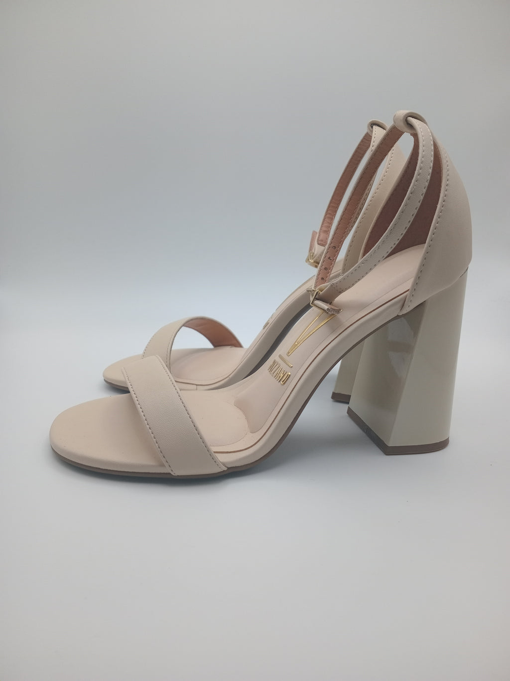 Sandália Vizzano Salto Bloco Médio; Calçado Feminino Clássico Bege Creme Nude; Sapato com Pulseira no Tornozelo para Casamentos e Festas