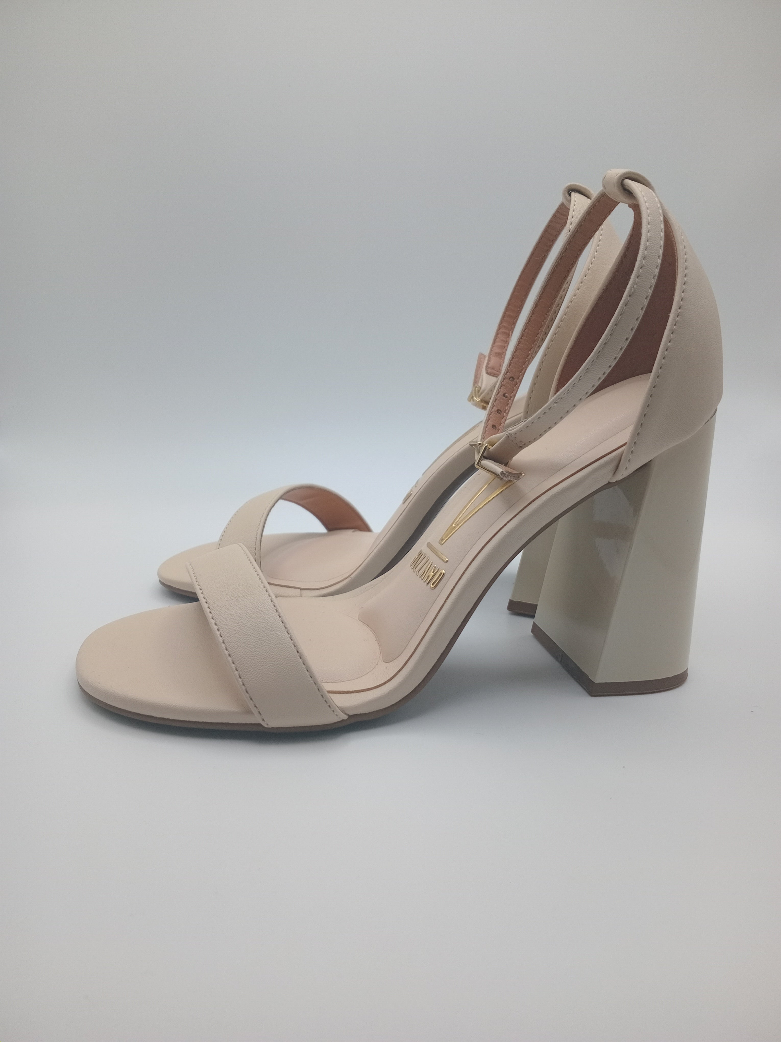 Sandália Vizzano Salto Bloco Médio; Calçado Feminino Clássico Bege Creme Nude; Sapato com Pulseira no Tornozelo para Casamentos e Festas