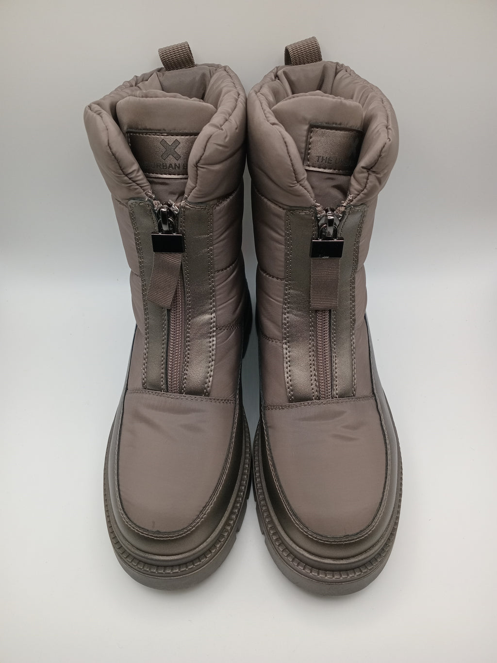 BOTA XTI CINZA PRATA ZIPER FRONTAL TECIDO IMPERMEAVEL