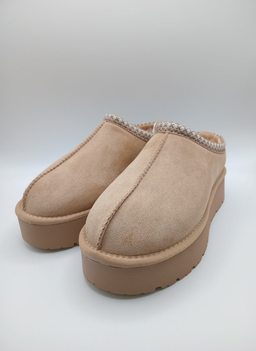 SOCAS PANTUFAS XTI CASTANHO PELOS CAMURÇA BORDADO X
