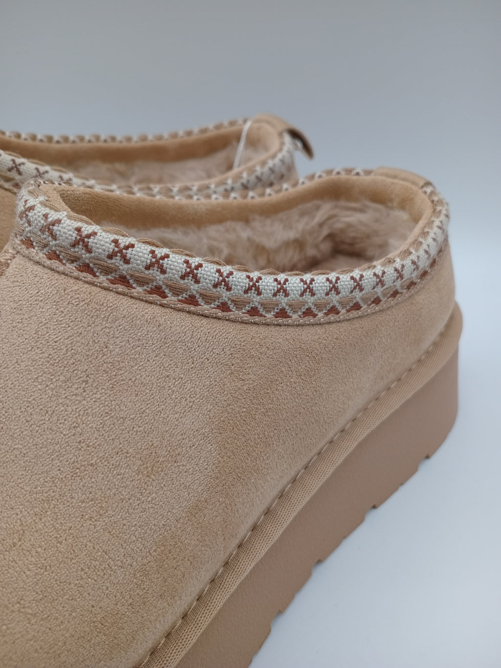 SOCAS PANTUFAS XTI CASTANHO PELOS CAMURÇA BORDADO X