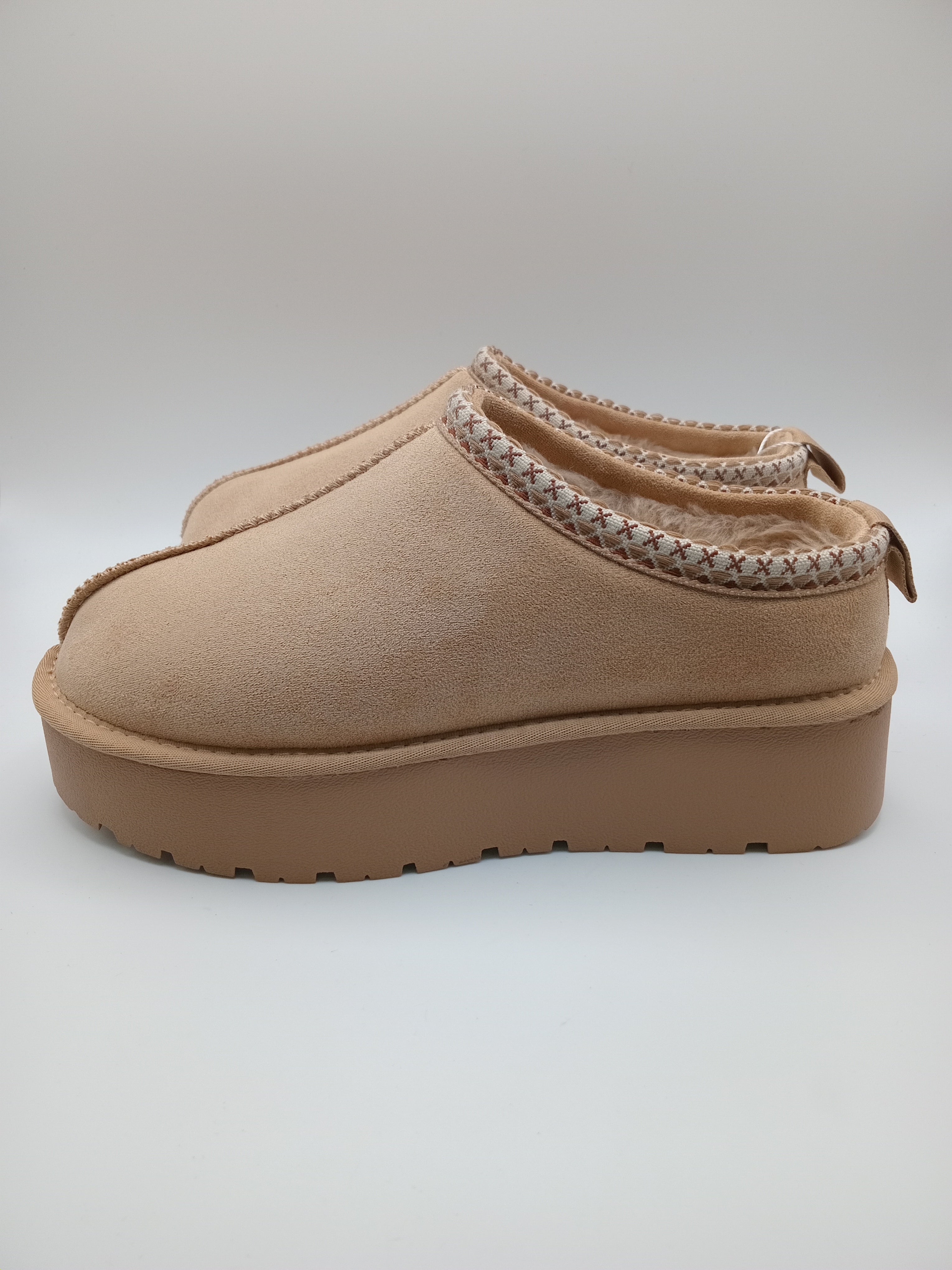 SOCAS PANTUFAS XTI CASTANHO PELOS CAMURÇA BORDADO X
