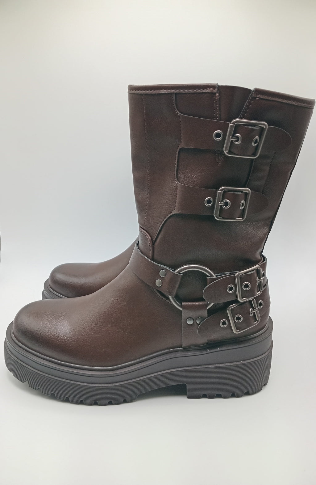 BOTA COTURNO BESTELLE CASTANHO ESCURO ECO PELE FECHO REGULÁVEL ZIPER