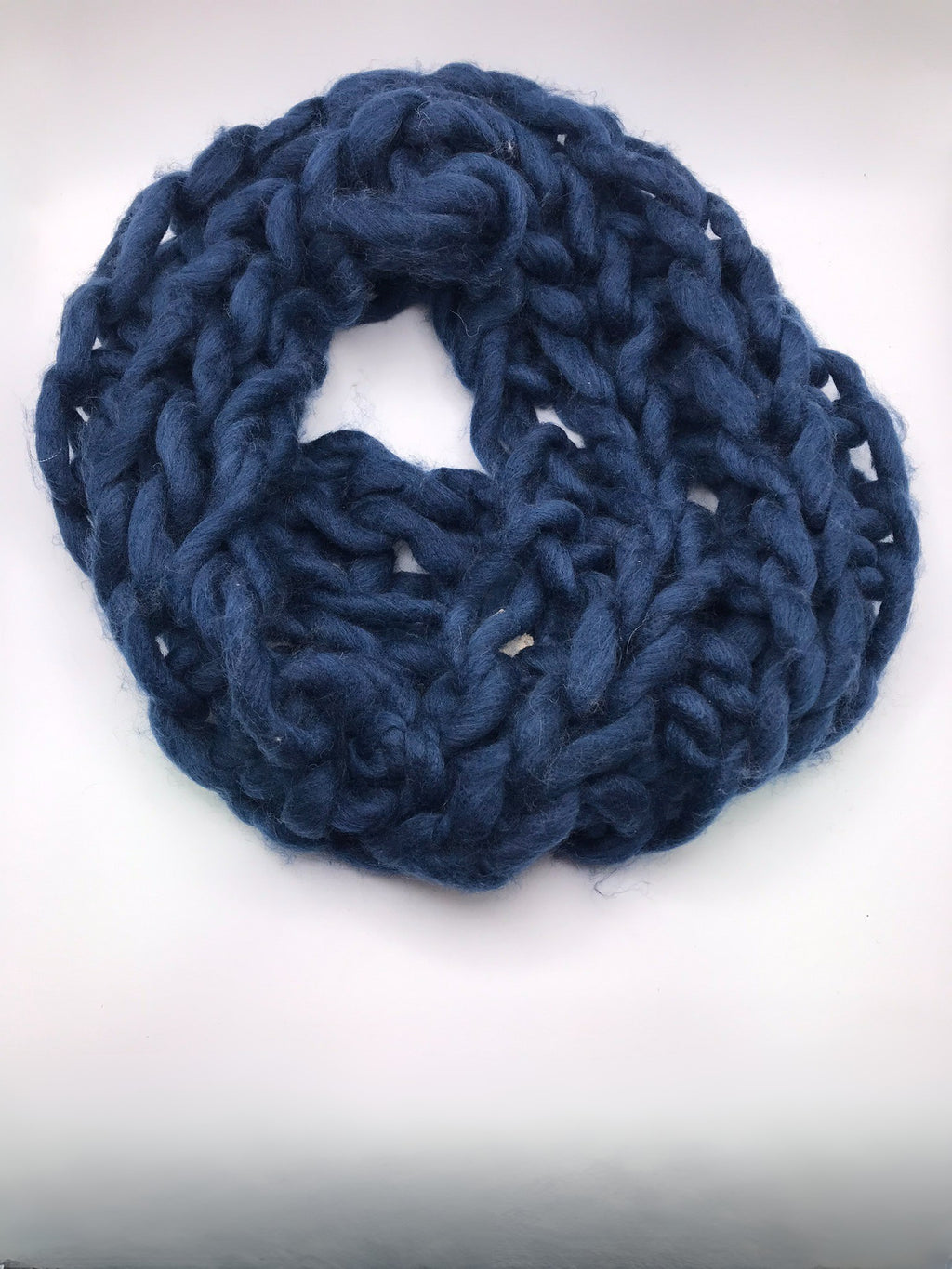 CACHECOL LÃ AZUL MARINHO CIRCULAR