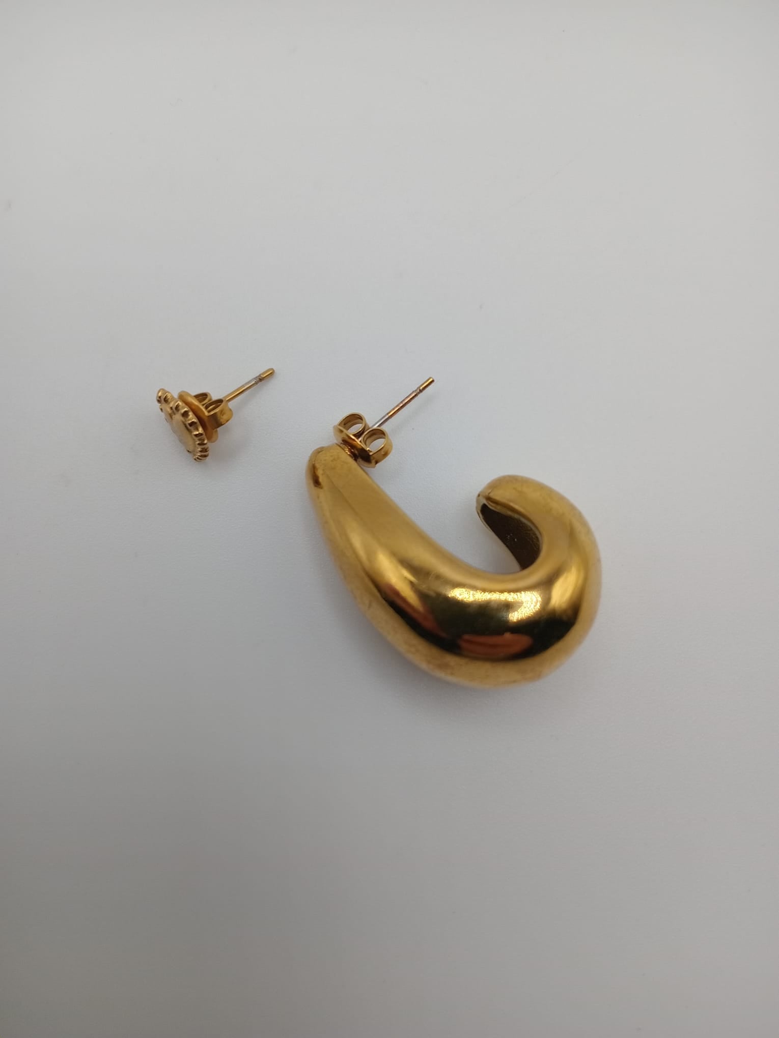 BRINCO GEOMETRICOS DOURADO GOTA E CORAÇÃO