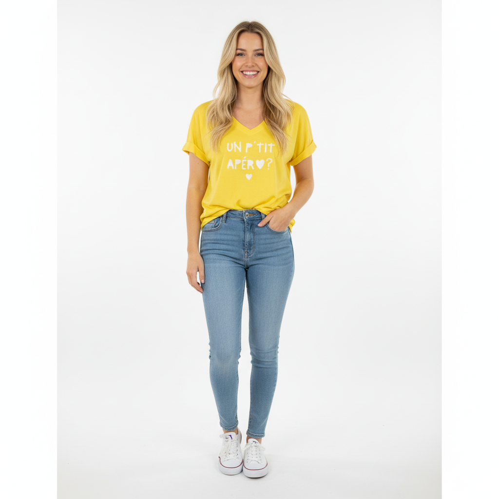 CAMISOLA APRIL VINTAGE AMARELO BRILHO ESTAMPA UN P' TIT APÉRO CORAÇÃO MANGA CURTA DECOTE EM BICO