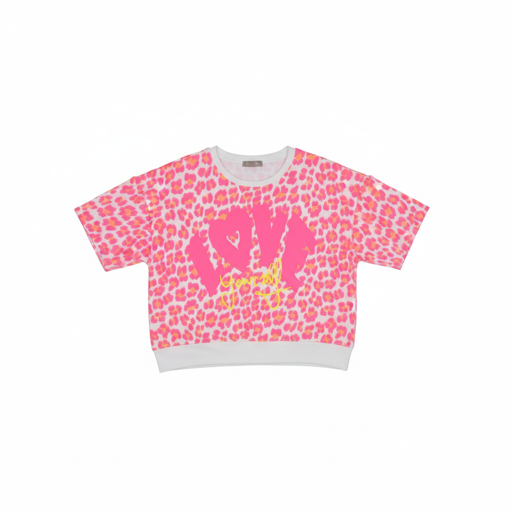 CAMISOLA CAMILLE FRANCE ROSA NEON BRANCO LEOPARDO ANIMAL PRINT DECOTE CANOA MANGA CURTA ESTAMPA LOVE YOURSELF