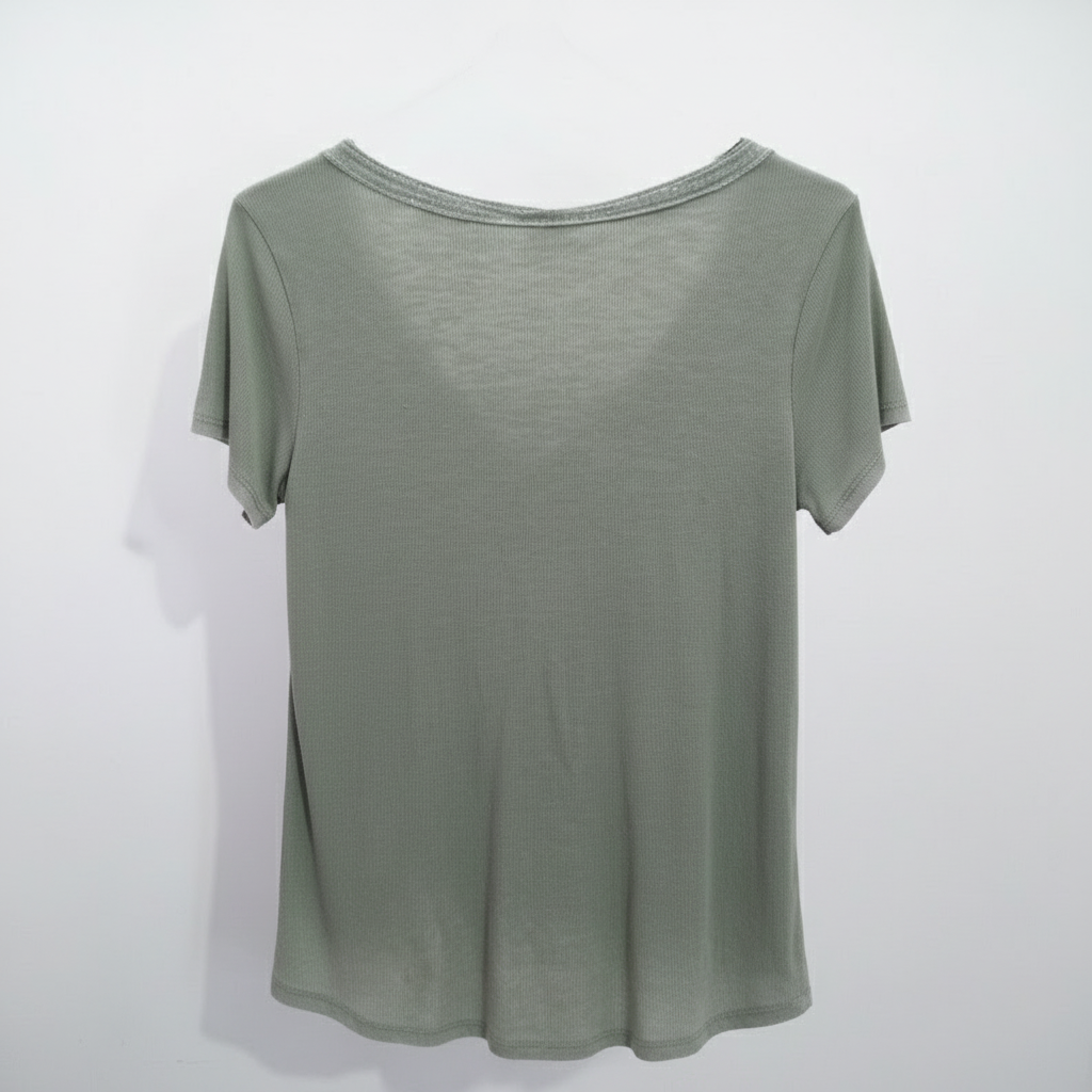 CAMISOLA CINZA DECOTE EM BICO BRILHO GOLA LANTEJOULA MANGA CURTA