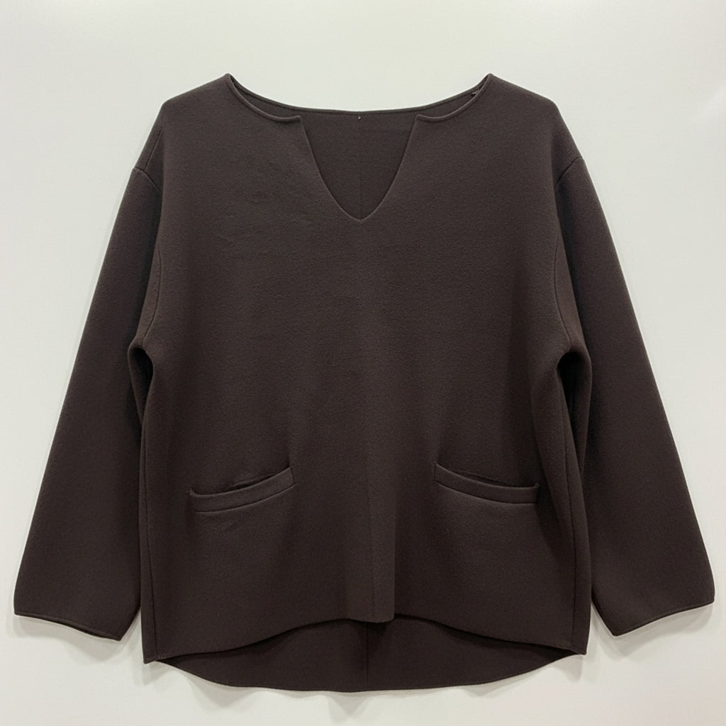 CAMISOLA VINCEOTTO CASTANHO ESCURO DECOTE EM BICO MANGA CUMPRIDA BOLSO DUPLO FRONTAL