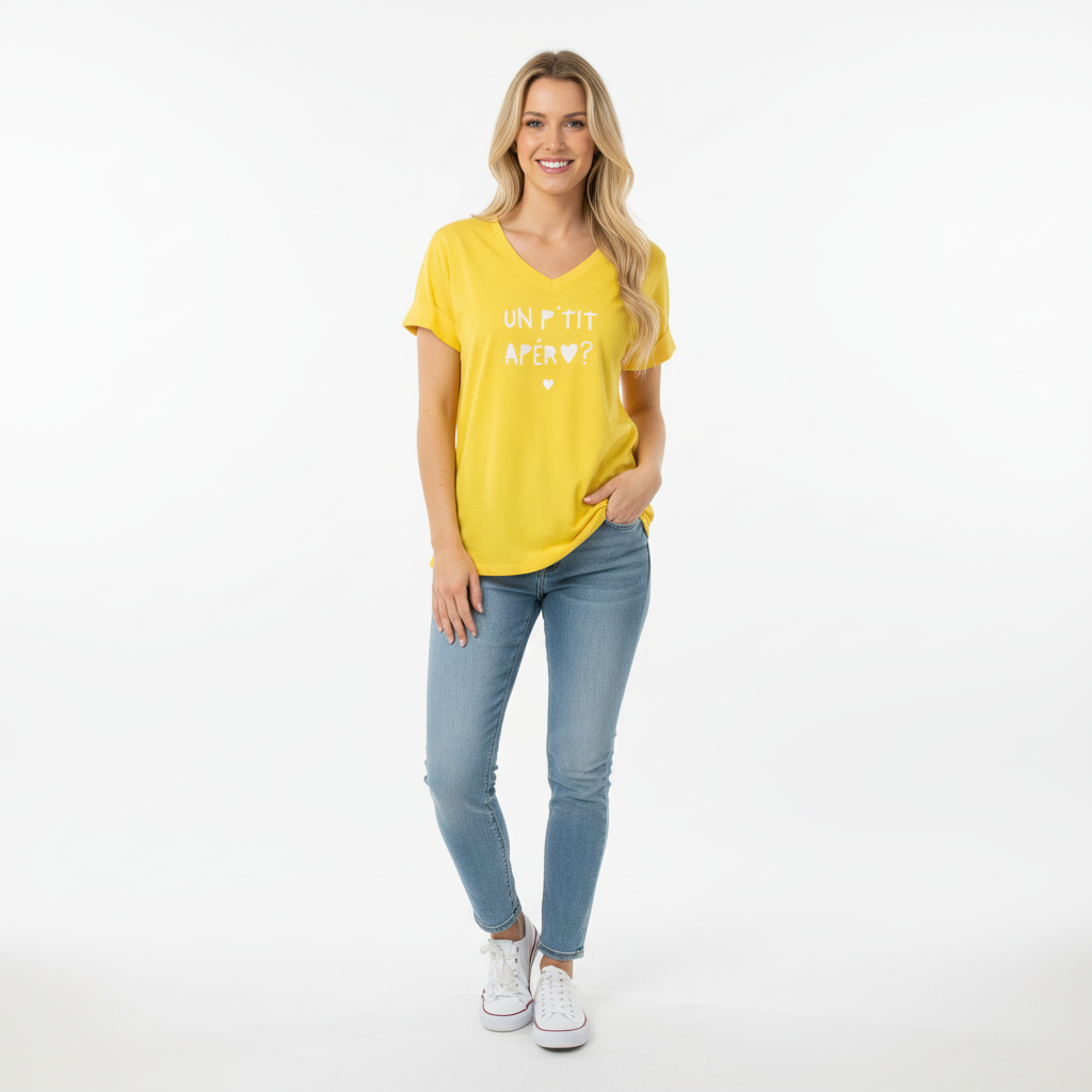 CAMISOLA APRIL VINTAGE AMARELO BRILHO ESTAMPA UN P' TIT APÉRO CORAÇÃO MANGA CURTA DECOTE EM BICO