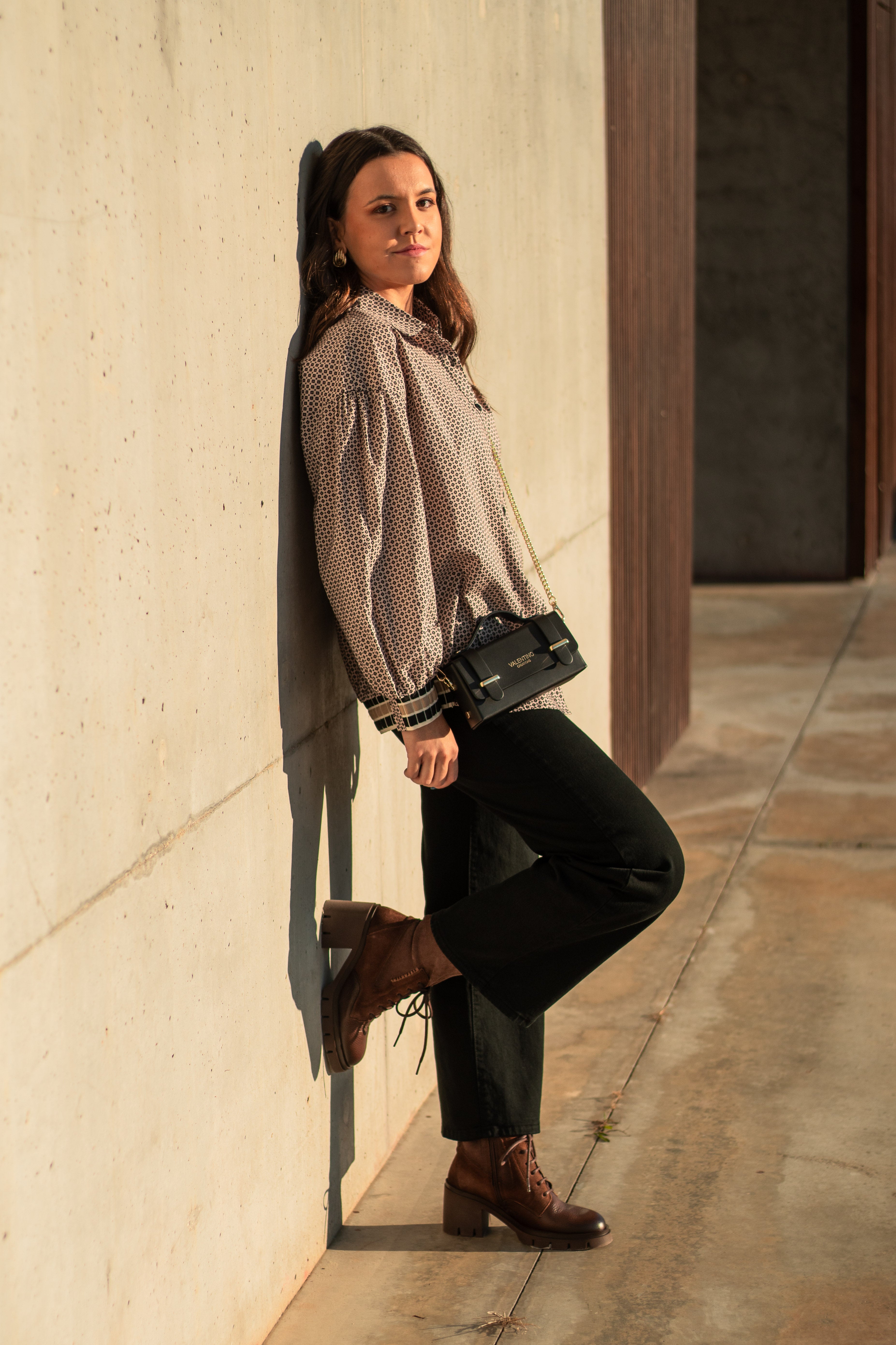 CAMISA SKATIE BRAND BEGE CASTANHO PRETO E BRANCO ESTAMPA GEOMETRICA MINI LOSANGO