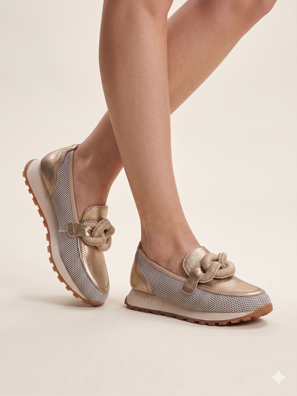 Mocassins Hispanitas Mulher Dourado; Sapatos Mocasins Desportivos em Pele com Malha Respirável e Detalhe de Corrente Intercalada Confortáveis