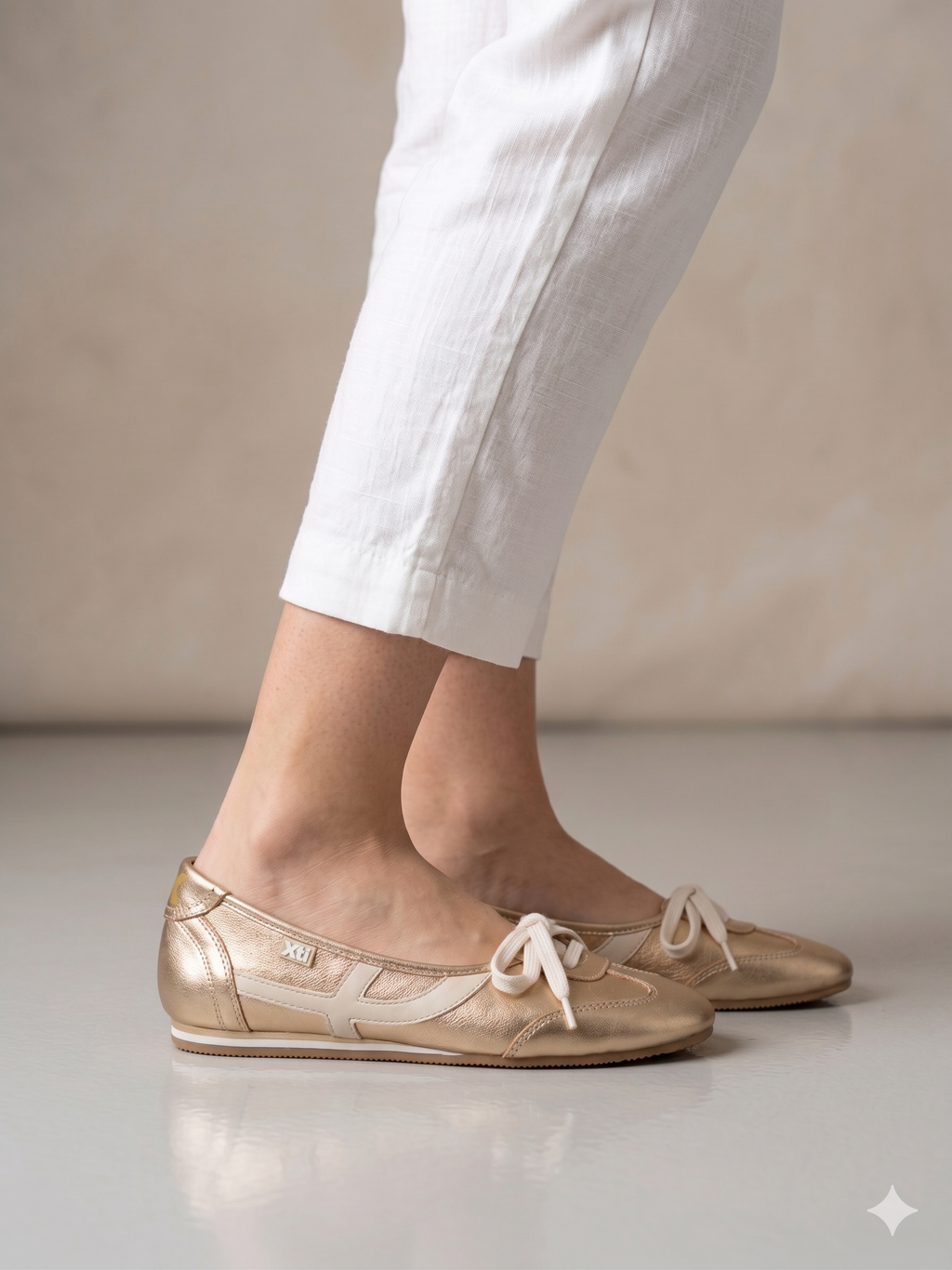 Sapatilhas Casuais Femininas Xti Dourado Oro em Camurça e Lona; Sabrinas Sapatos Tenis Modelo Balangai super Confortáveis
