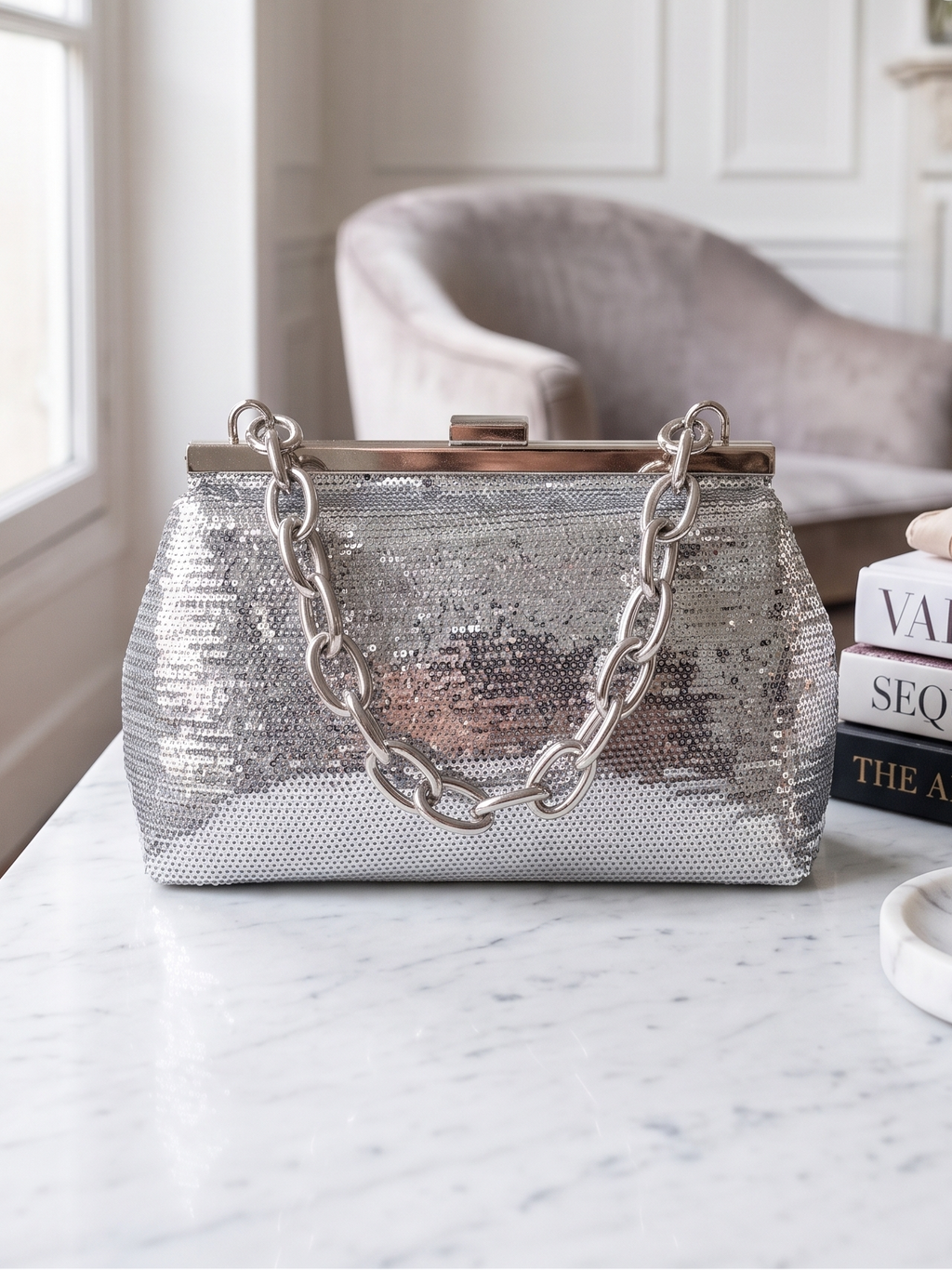 Mala de Mão de Lantejoulas Prateada Mulher; Bolsa Clutch de Festa com Alça de Corrente Metálica; Acessório Elegante de Noite para Cerimónia e Casamento