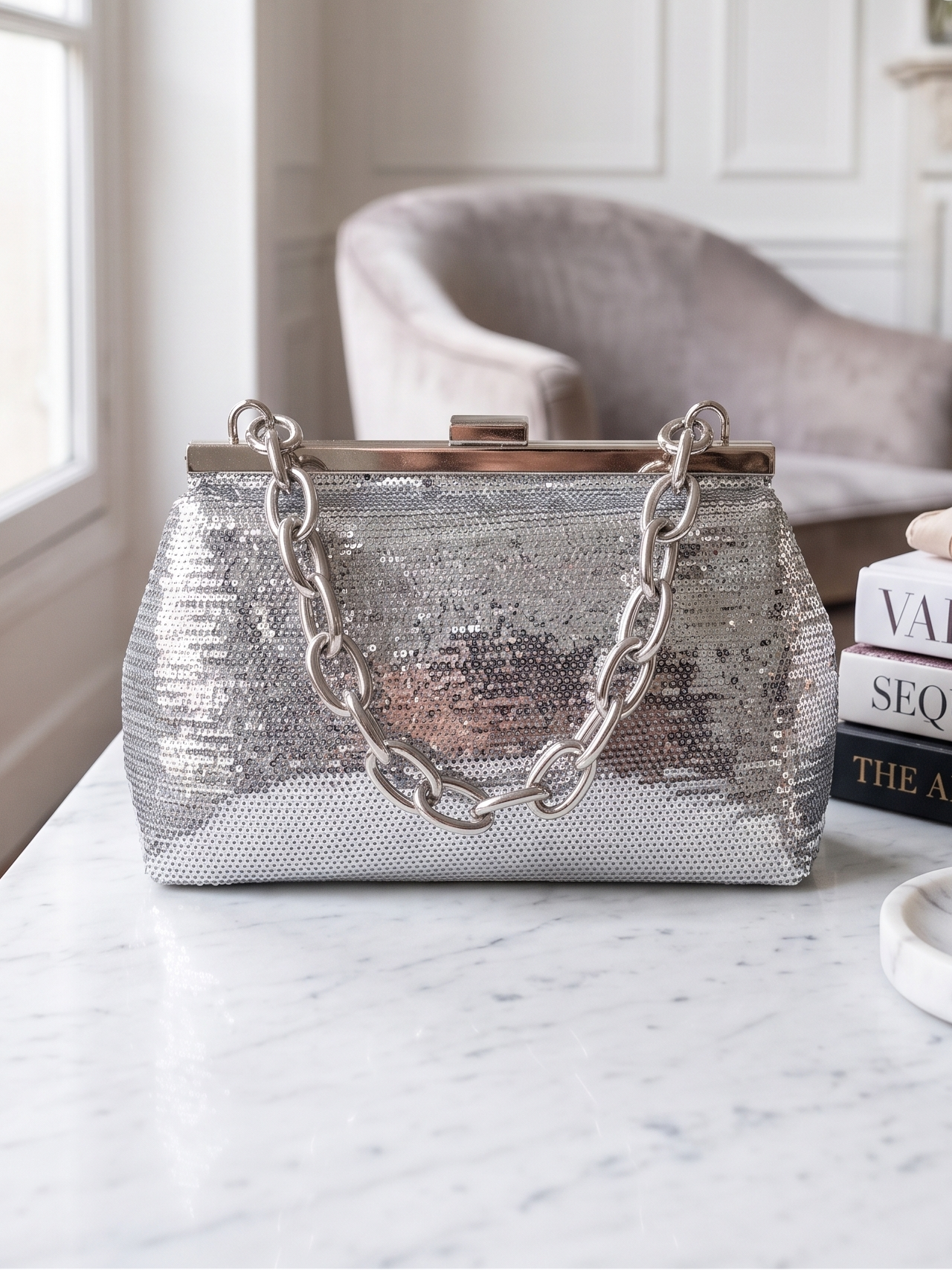 Mala de Mão de Lantejoulas Prateada Mulher; Bolsa Clutch de Festa com Alça de Corrente Metálica; Acessório Elegante de Noite para Cerimónia e Casamento
