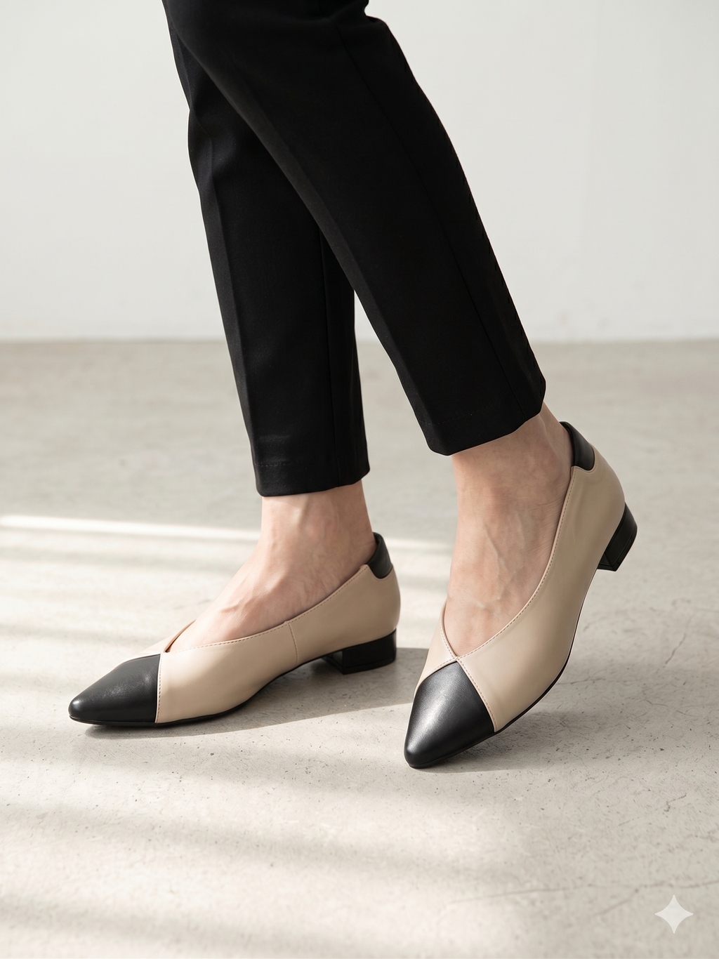 Sapatos Buonarotti de Mulher Bicolores Beges e Pretos; Sabrinas Elegantes com Biqueira Fina; Calçado de Senhora Clássico Casual; Sapatos de Salto Baixo Confortáveis Moda Portugal