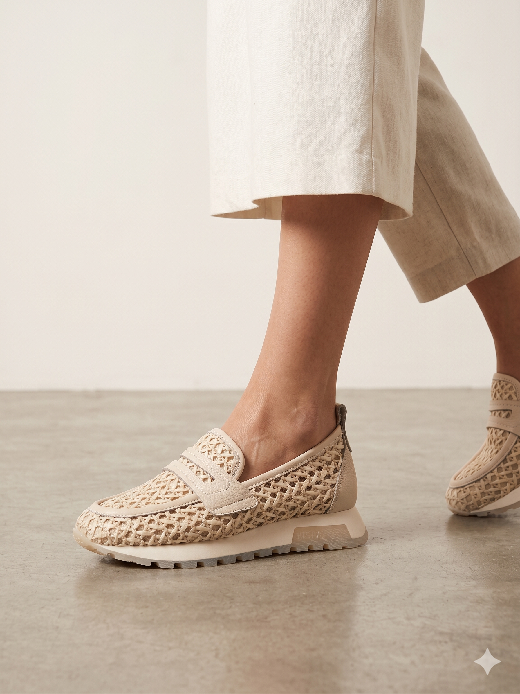 Sapatos Moccasins Femininos Hispanitas em Ráfia Entrelaçada Bege, Ténis de Verão com Sola de Plataforma Confortável, Calçado Casual e Elegante de Estilo Slip-on para Senhora.