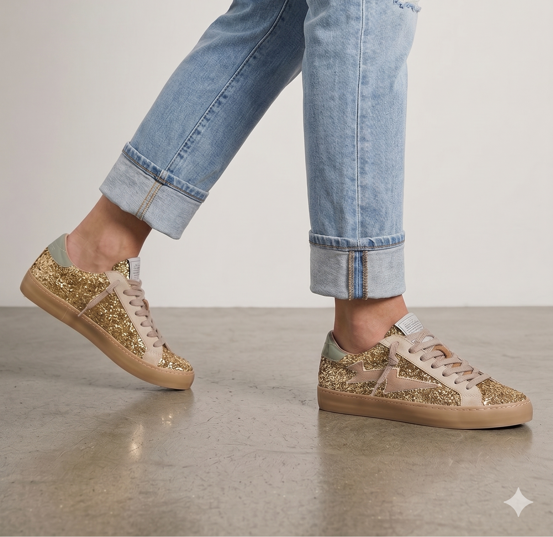Sapatilhas Femininas Brilhantes com Glitter Dourado; Ténis Corina Casual de Moda com Detalhe de Raio Bege Azul e Sola Confortável; Calçado Estiloso para Senhora