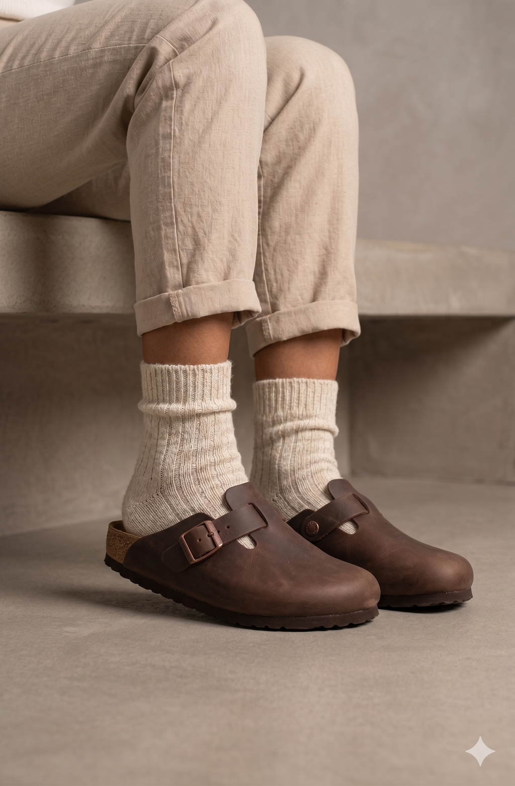 Sapatos Birkenstock Boston BS Habana Castanho escuro casuais de camurça com fivela ajustável, socas confortáveis com sola de cortiça ergonómica, calçado unissexo estilo clássico para uso diário