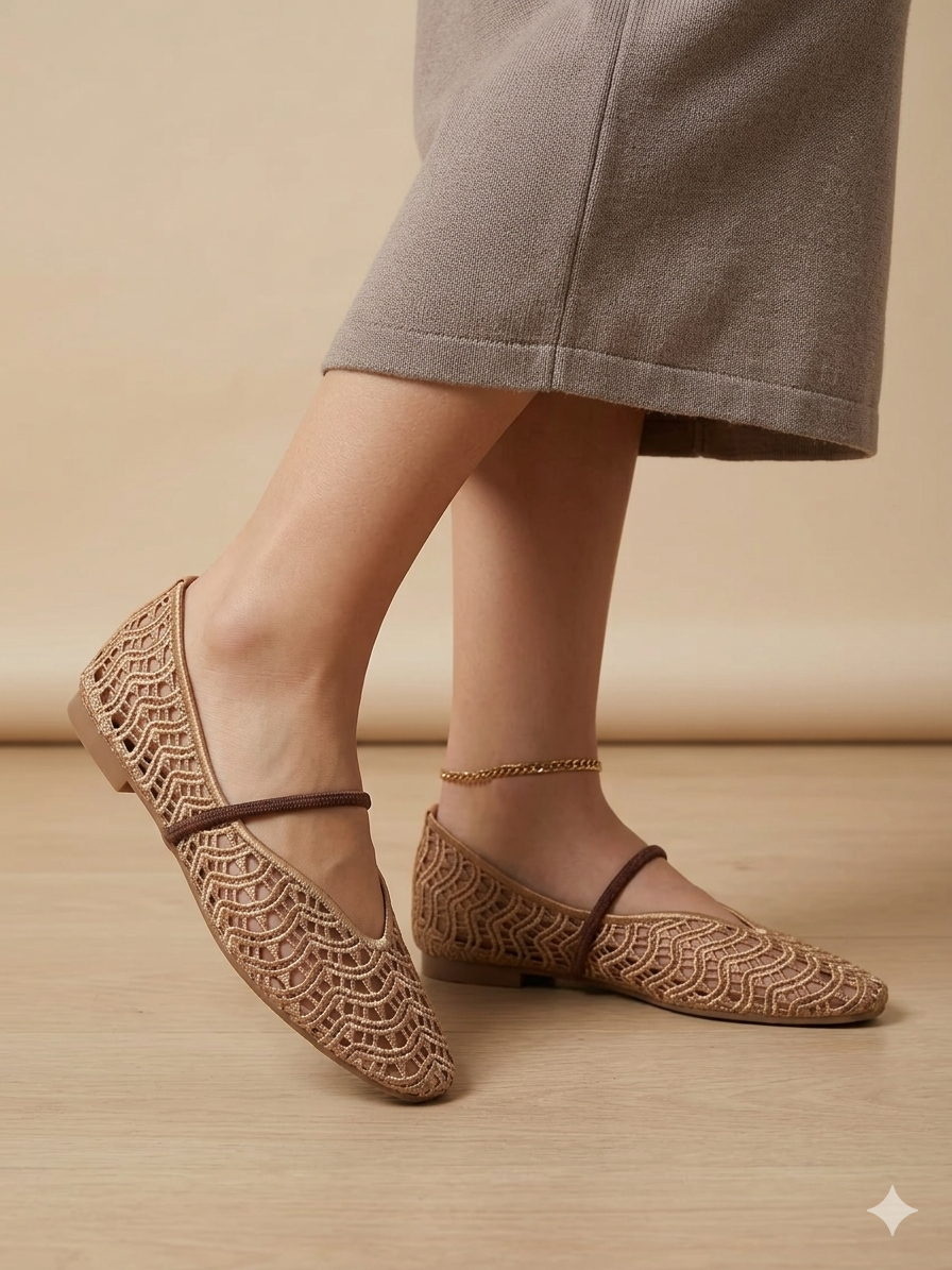Sapatilhas de senhora em crochê camel Ideal Shoes, sabrinas rasas confortáveis com tira, sapatos casuais de verão respiráveis, novos e elegantes.