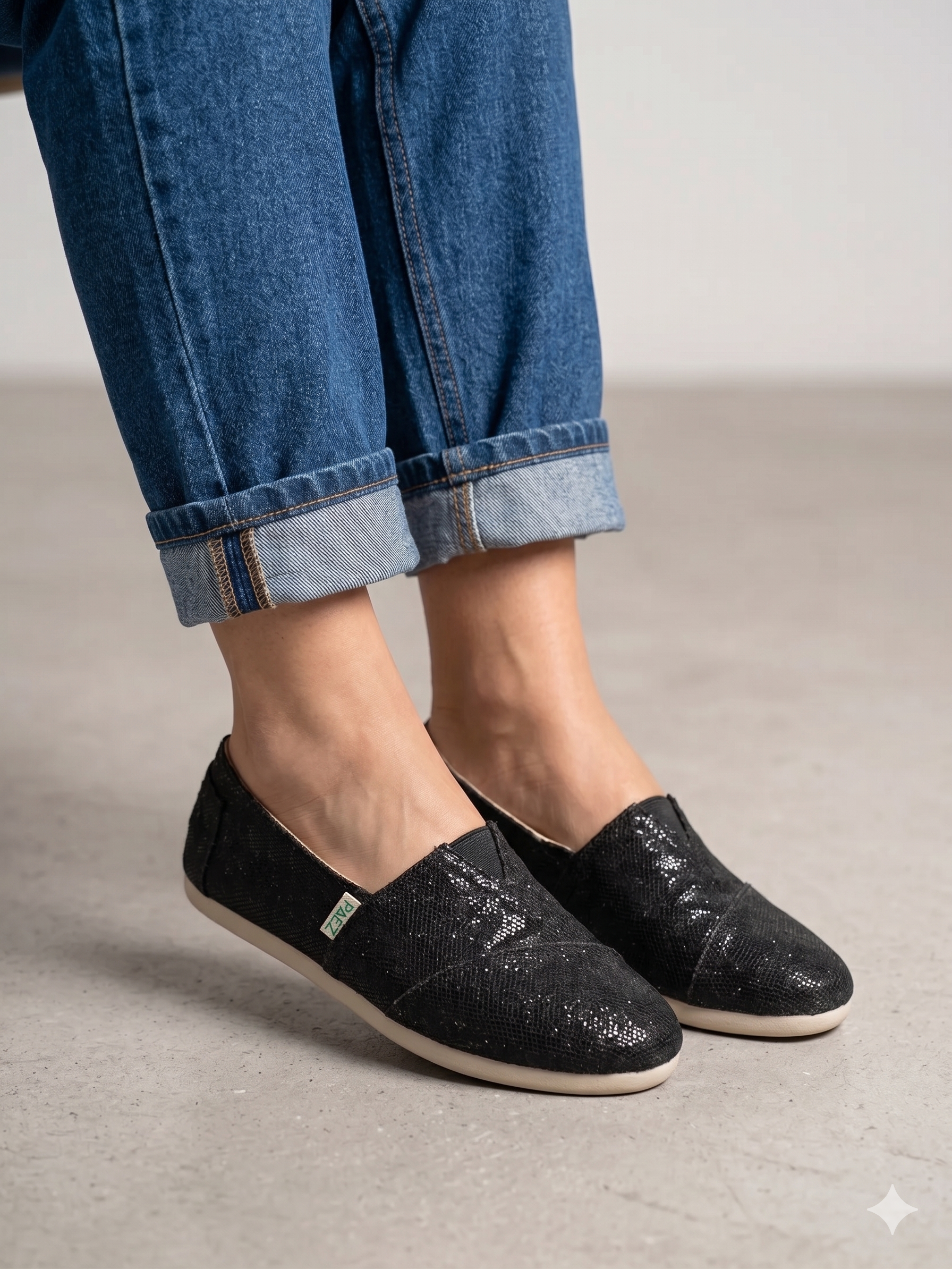 Alpargatas Femininas Paez Pretas com Brilho; Sapatos de Lona Estilo Slip-on com Glitter; Calçado Casual Confortável e Leve; Alpargatas Clássicas Modernas com Sola de Borracha Branca