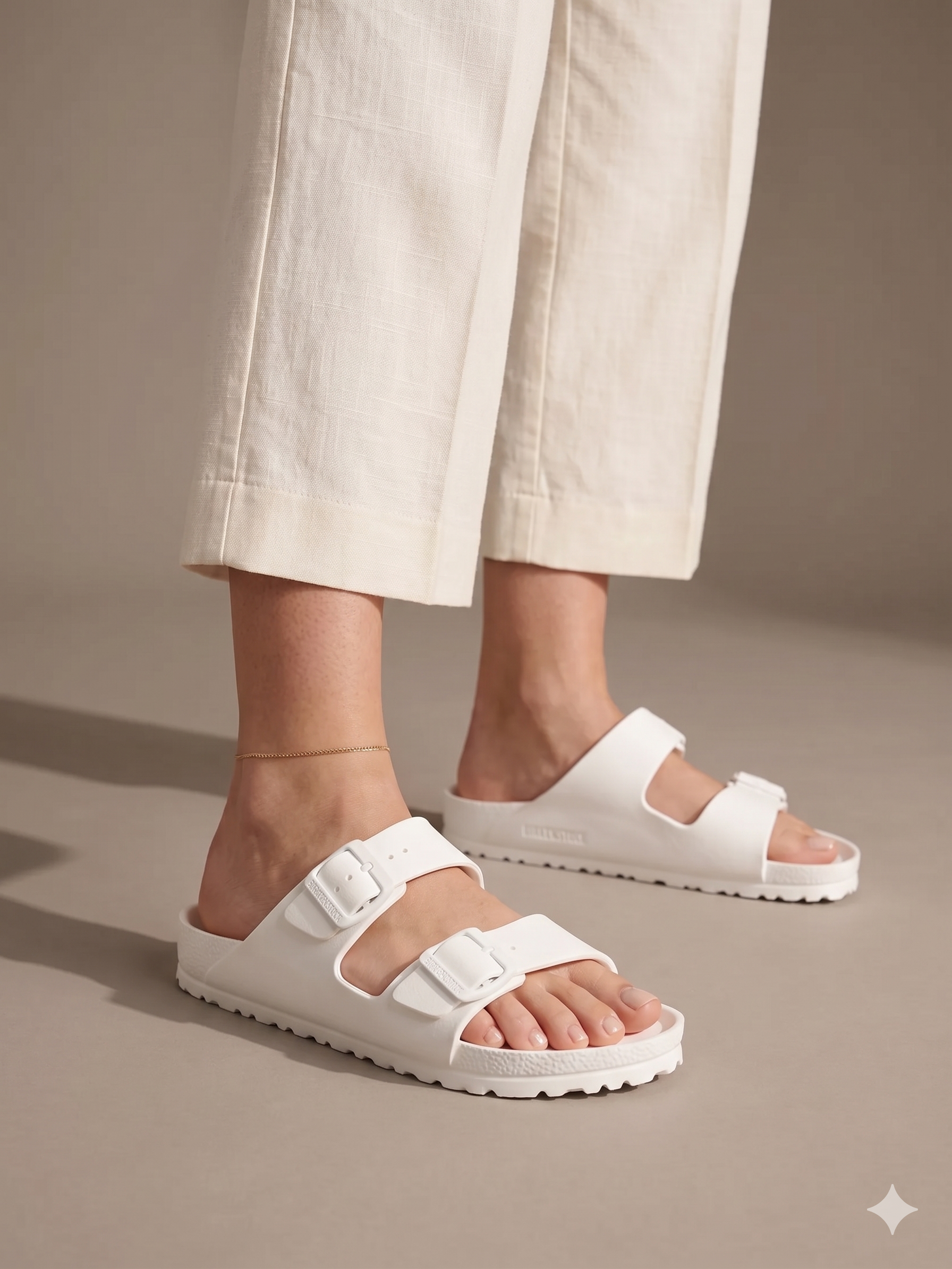 Sandálias Birkenstock Arizona EVA originais com fivelas ajustáveis, chinelos confortáveis de verão para homem e mulher, cor White Branco, material ultraleve e resistente à água, calçado ideal para praia e lazer