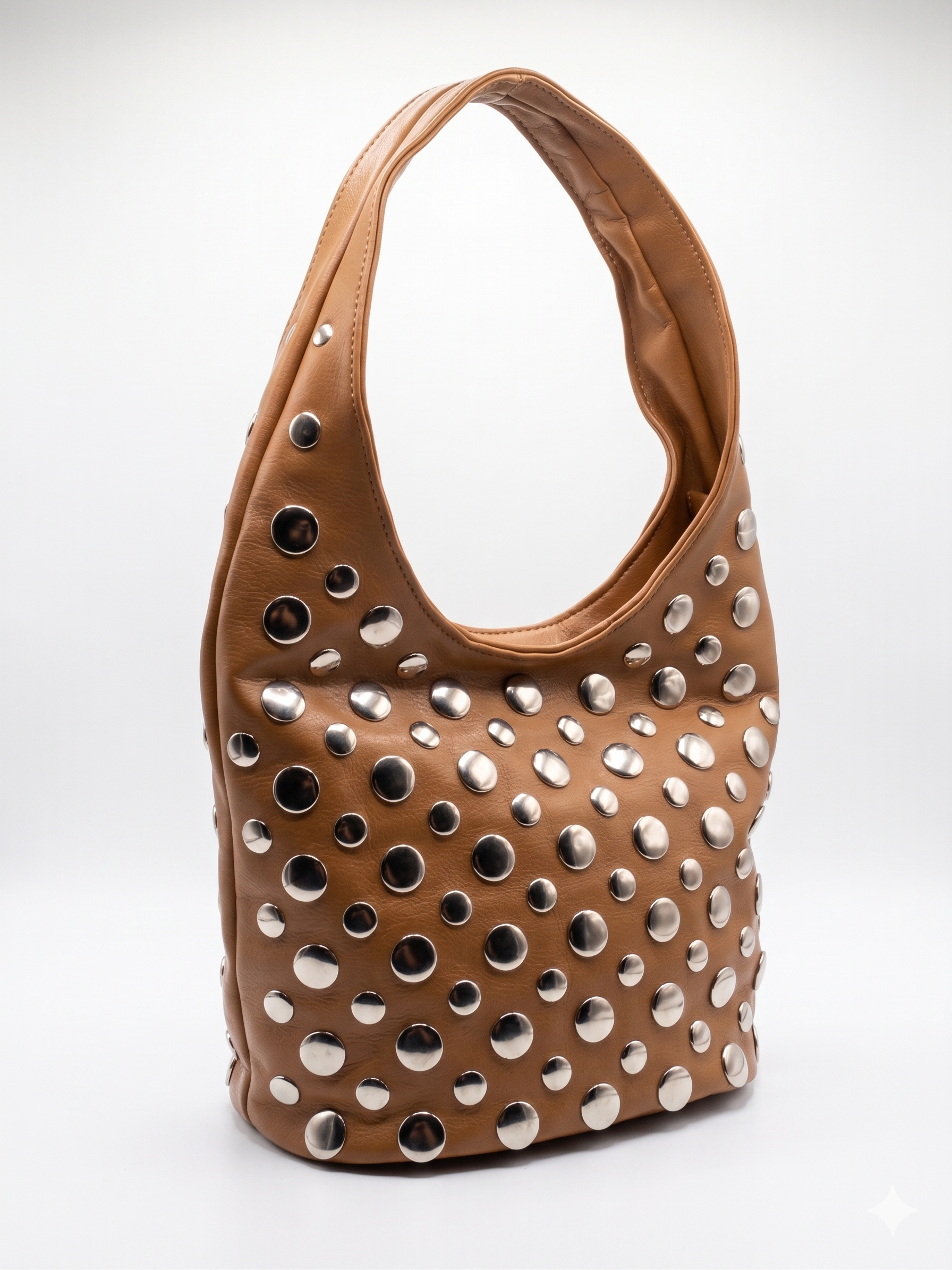 Mala de Ombro Feminina Xti Marrom em Pele Sintética com Tachas Prateadas, Bolsa Hobo Elegante com Bolso Exterior e Fecho de Correr, Acessório Casual de Moda Original para Mulher