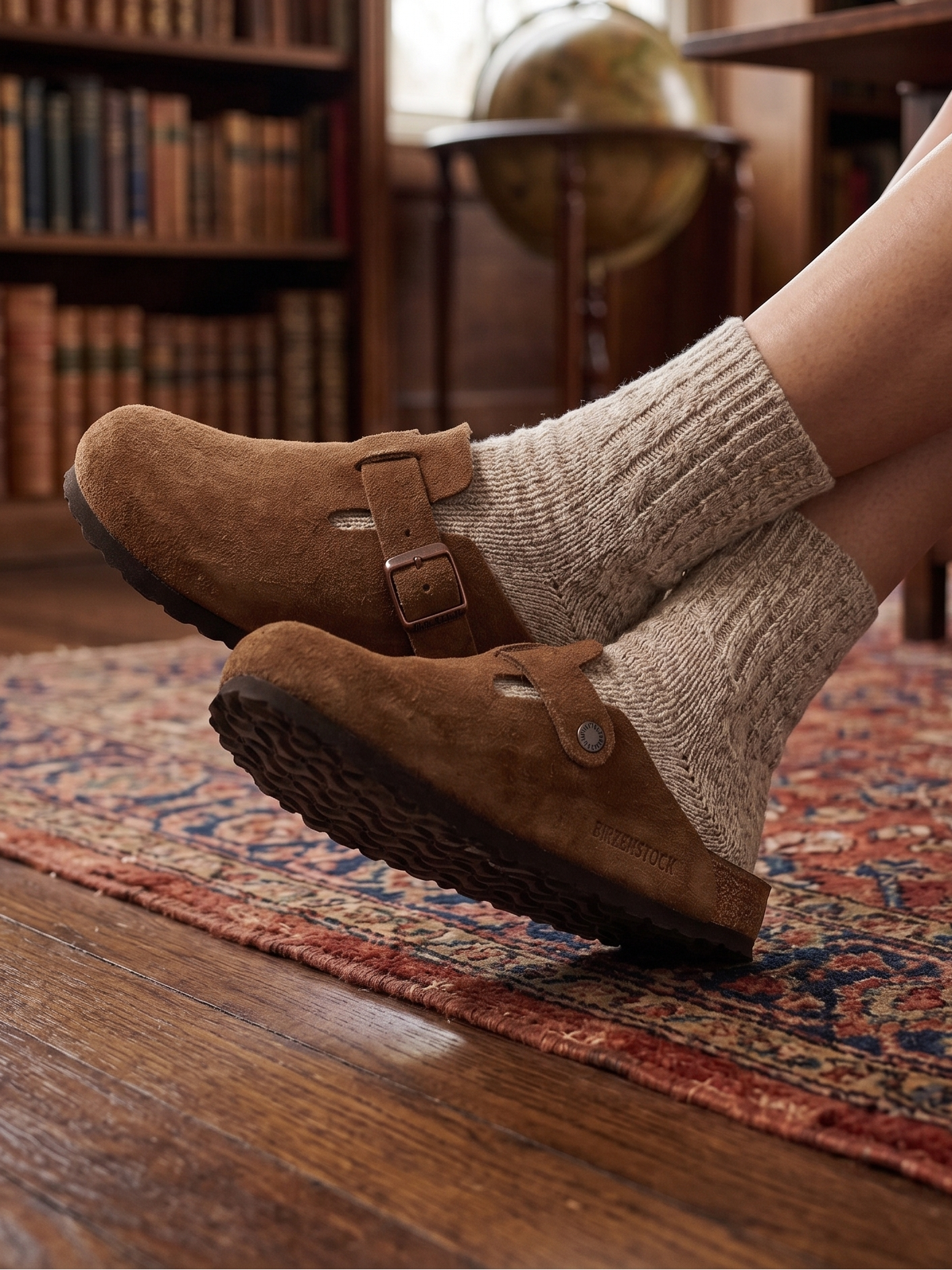 Sapatos Birkenstock Boston BS Dark Tea Tonal FB Castanho Caramelo casuais de camurça com fivela ajustável, socos confortáveis com sola de cortiça ergonómica, calçado unissexo estilo clássico para uso diário