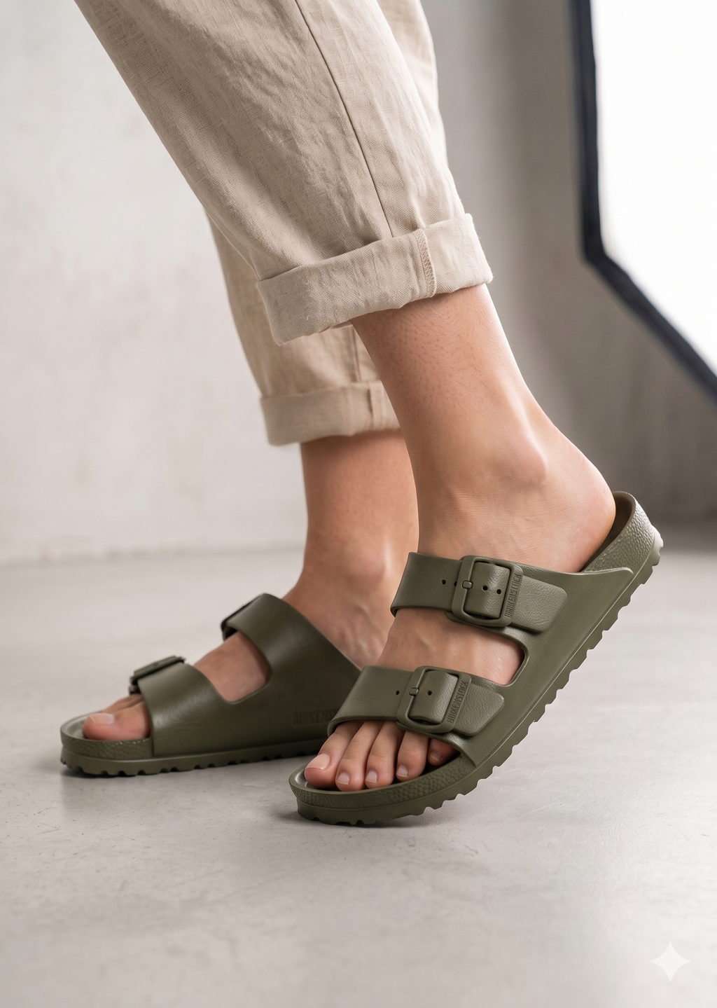 Sandálias Birkenstock Arizona EVA originais com fivelas ajustáveis, chinelos confortáveis de verão para homem e mulher, cor Verde Khaki, material ultraleve e resistente à água, calçado ideal para praia e lazer