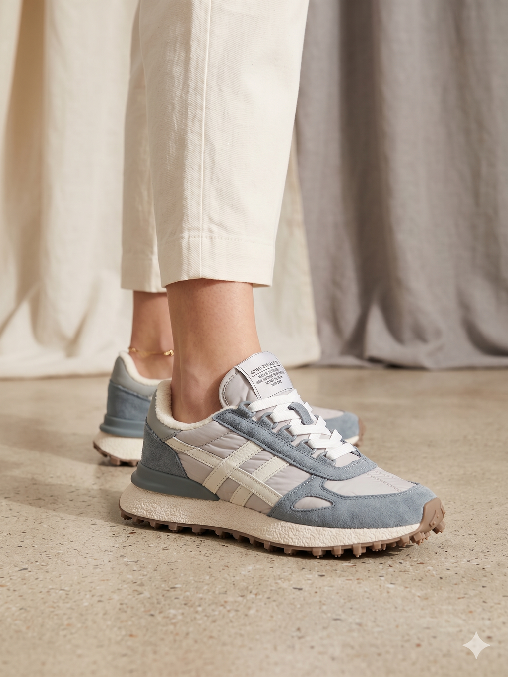 Ténis Desportivos Unissexo Brancos Azul e Cinza com Sola Tratorada de Cânhamo; Sapatilhas de Corrida Retro com Painéis de Camurça Cinza e Riscas Brancas Vintage; Calçado Casual Confortável para Caminhada e Ginásio; Sneakers Urbanos Estilo Clássico