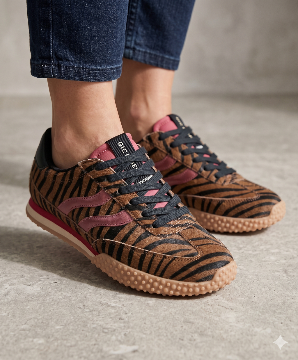 Ténis Femininos Gioseppo com Padrão Zebra Castanho e Detalhes Bordô, Sapatilhas Retro Runner com Sola de Goma Antiderrapante, Calçado Casual de Luxo
