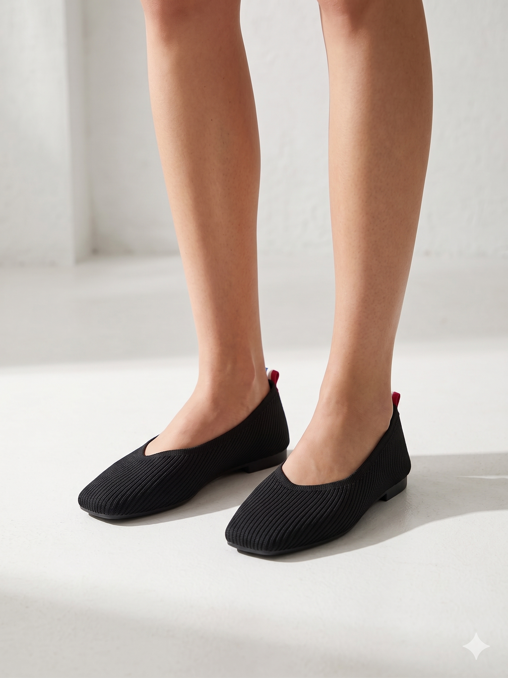 Sabrinas Pretas Fashion em Malha Flexível e Respirável; Sapatos Rasos Femininos Super Confortáveis com Detalhe Traseiro às Riscas para o Dia a Dia