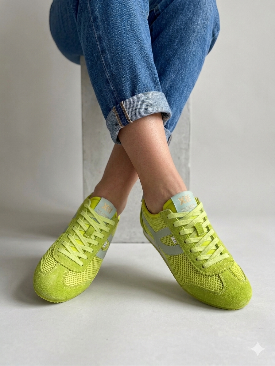 Ténis Femininos Xti em Verde neon; Sapatilhas Desportivas Urbanas em Malha e Camurça; Calçado Casual Confortável com Detalhes Dourados e Design Moderno