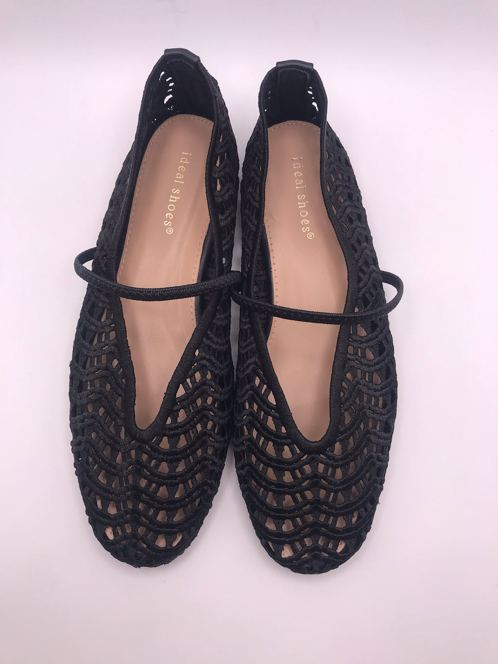 Sapatilhas de senhora em crochê preto Ideal Shoes, sabrinas rasas confortáveis com tira, sapatos casuais de verão respiráveis, novos e elegantes.